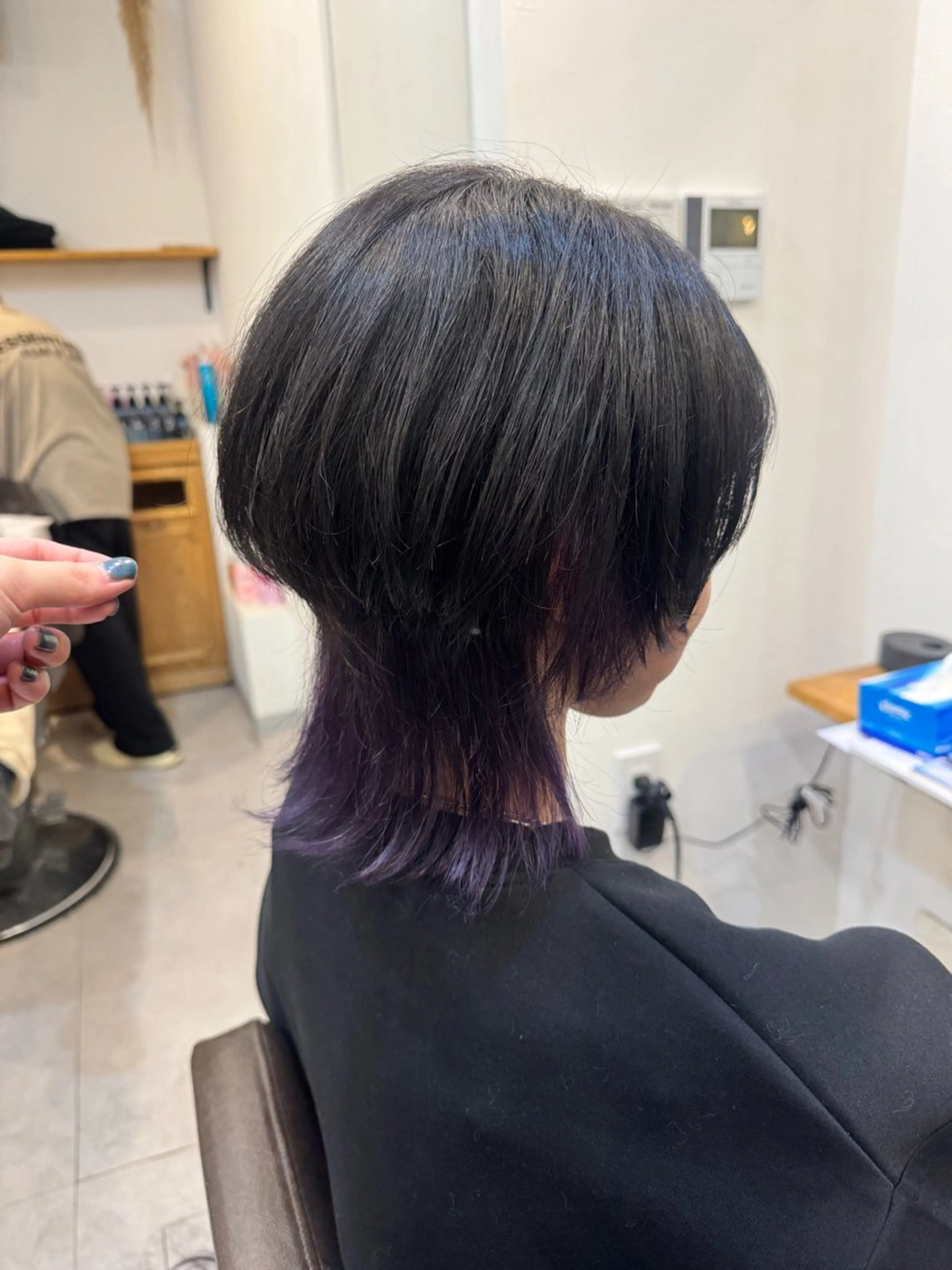 ミディアム カラー パープルカラー くびれヘア ウルフカット ヘアカラー トリートメント Dxxxx III所属・似合う髪型が 分からない方へのヘアスタイル