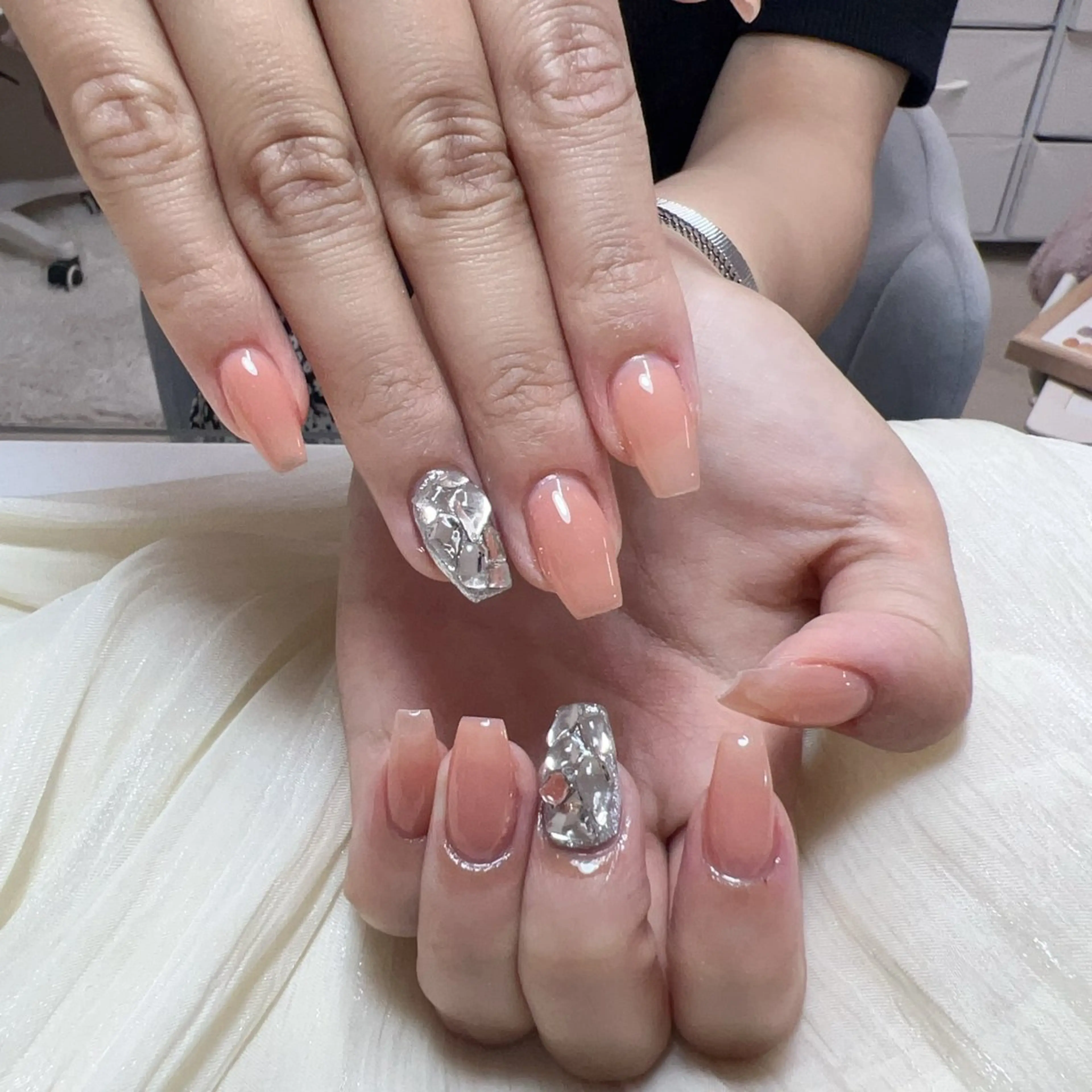 💐【初回ジェルオフ無料ケア込み】 スカルプ長さだしマグネット/ワンカラ/ラメグラ➕2本埋め尽く💖💖の写真