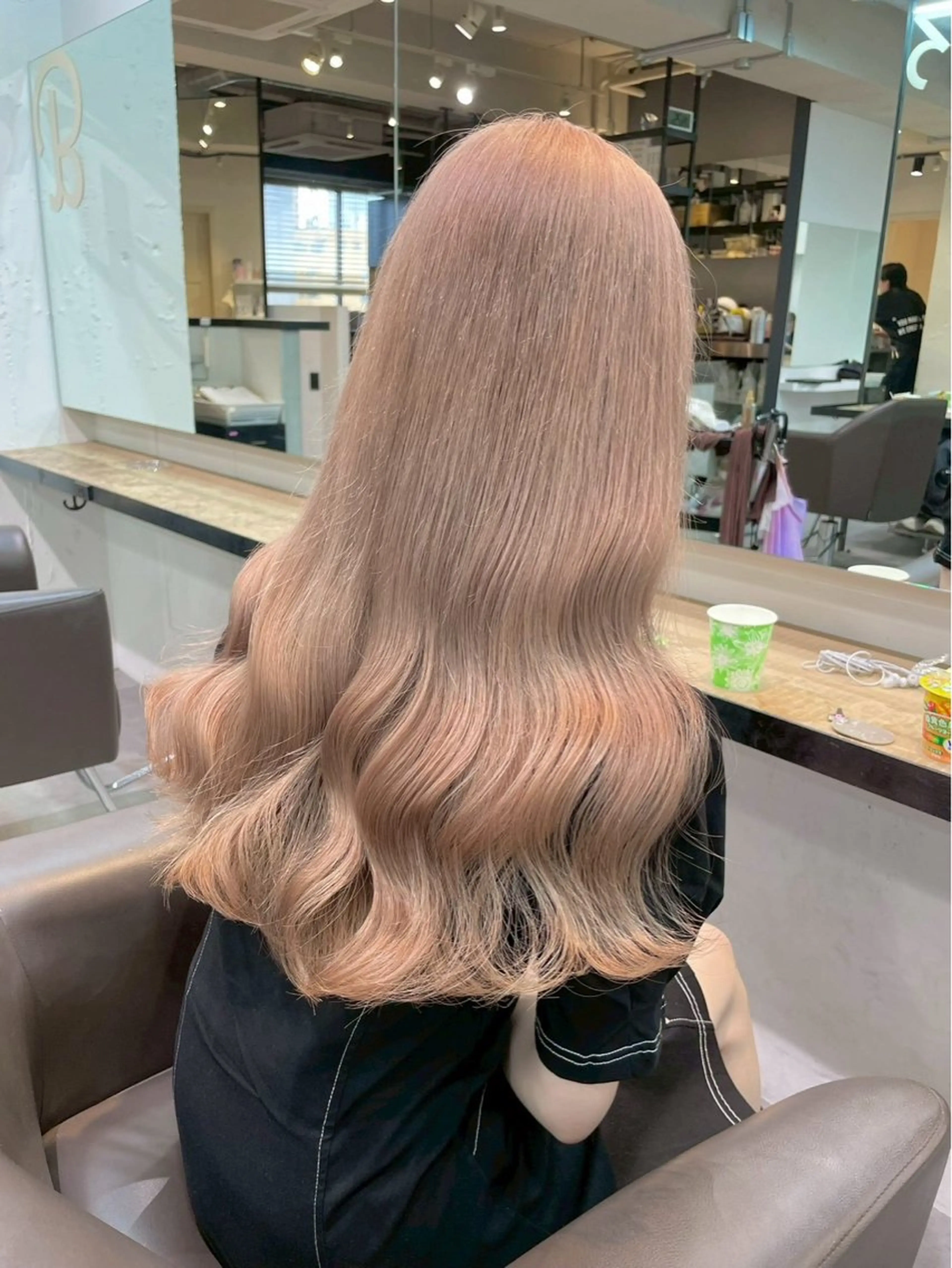 ロング カラー ブリーチ 透明感カラー ハイトーンカラー ヘアカラー ハイトーンカラー💞 くるみ🎀のヘアスタイル