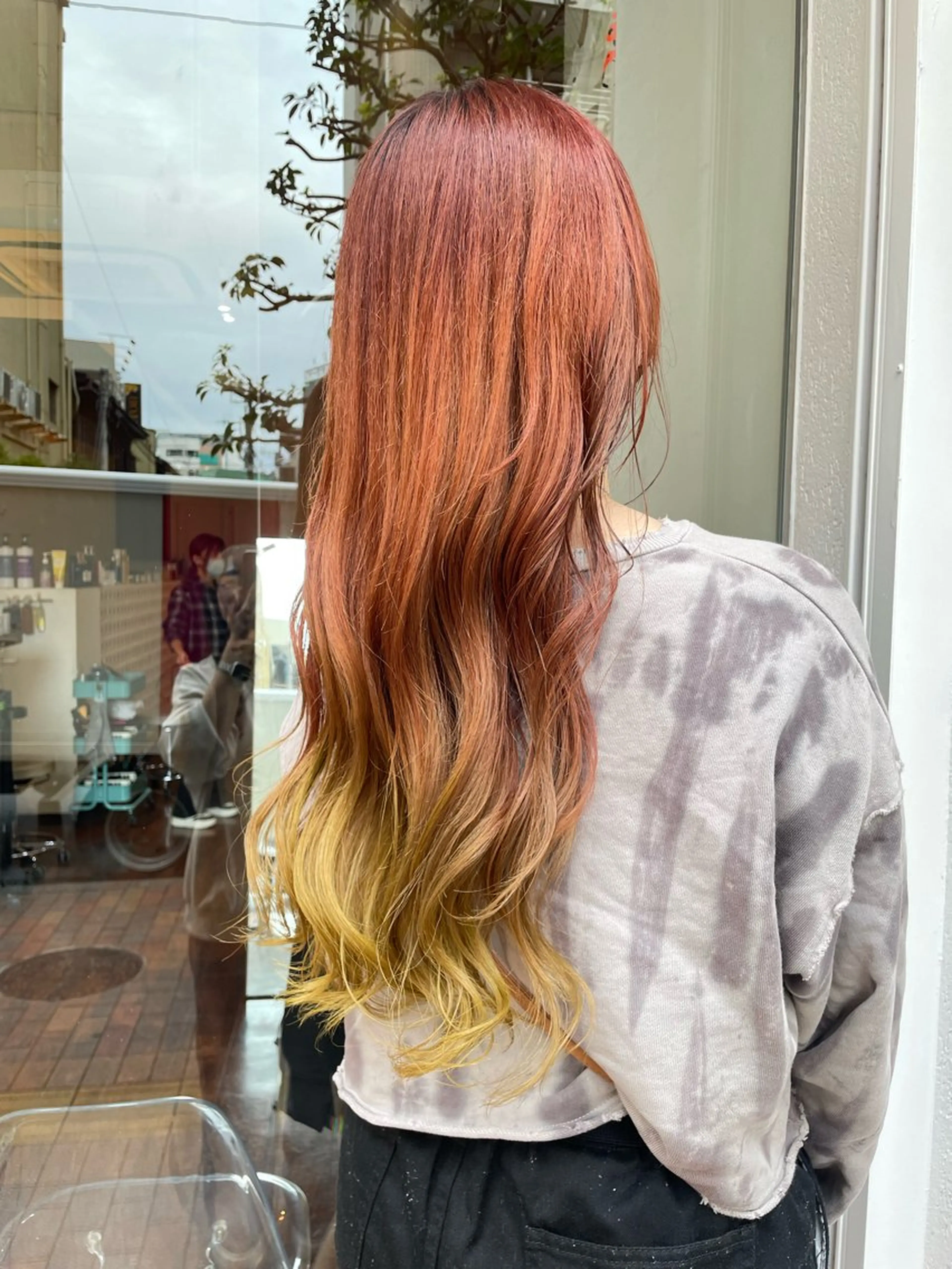 ロング イエローカラー ヘアカラー トリートメント CoCooN 店長 さのえみのヘアスタイル