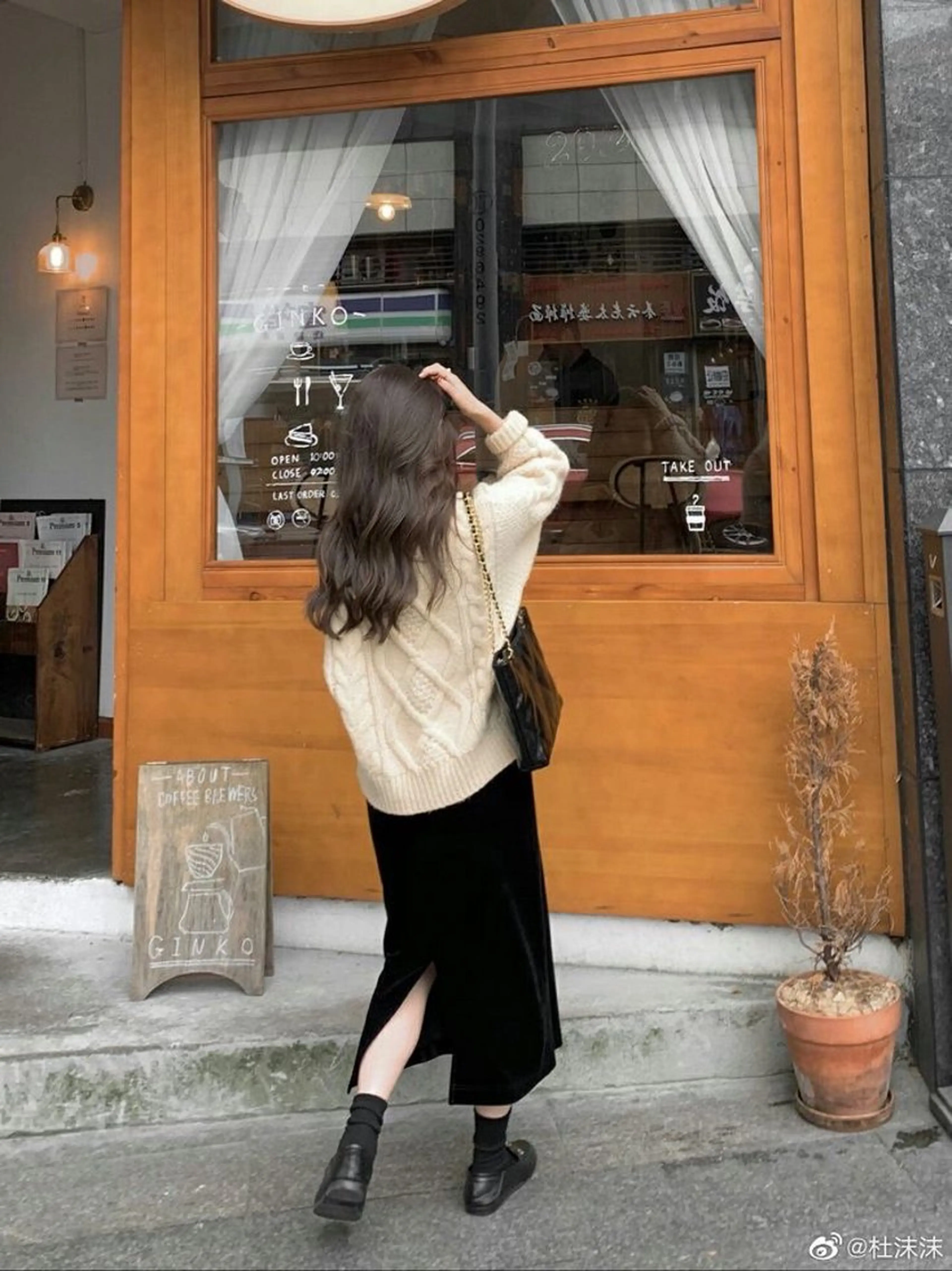 セミロング 女性らしいモテヘア 韓国ヘアhikariのヘアスタイル