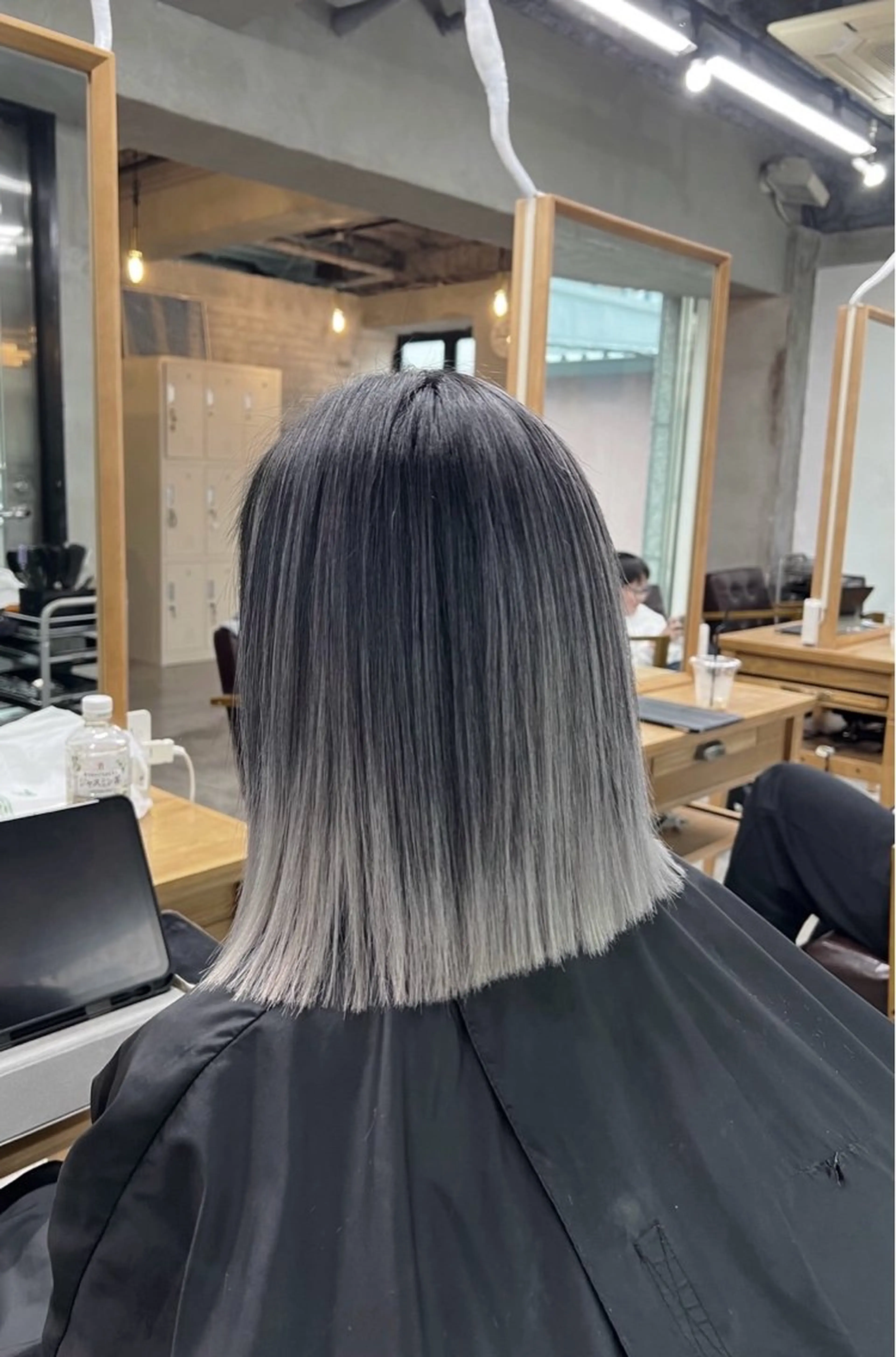 ショート カラー バレイヤージュ シルバー ホワイトシルバー レイヤーカット カット ヘアカラー トリートメント 指名数No.1 /NAOYAのヘアスタイル