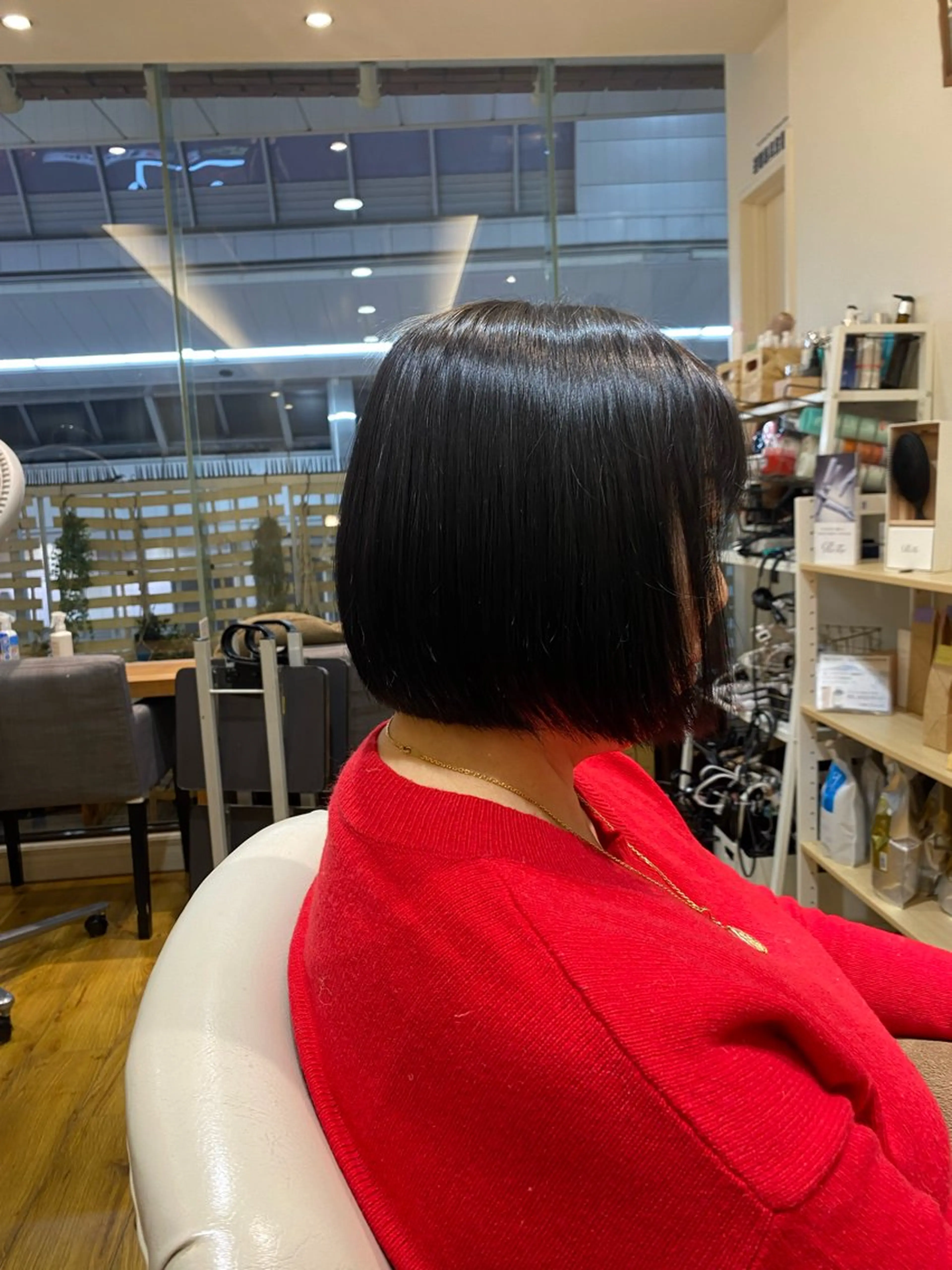 ミディアム 切りっぱなしボブ ボブ 似合わせカット /ニュアンスパーマのヘアスタイル