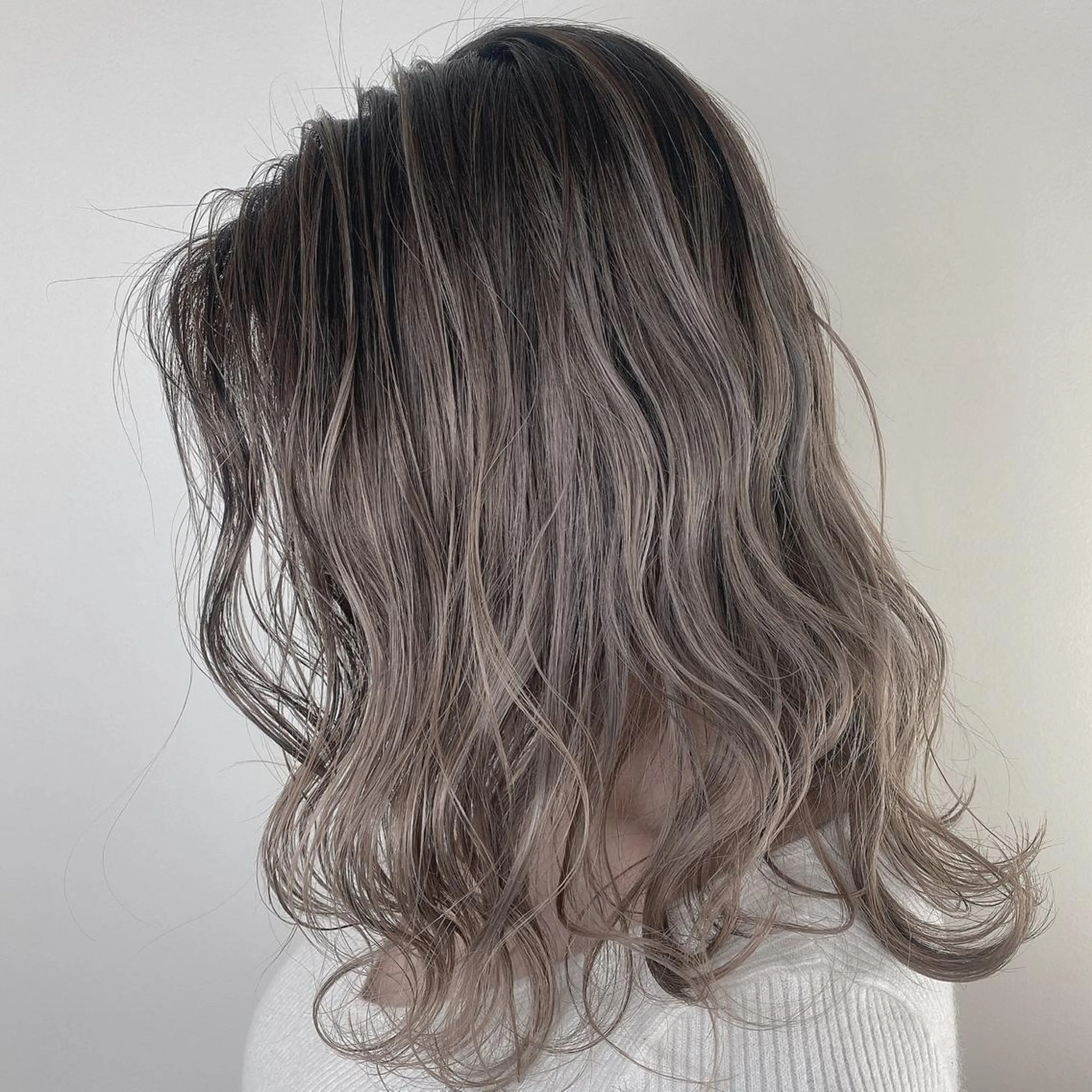 セミロング ハイライト カット ヘアカラー 上川 開生のヘアスタイル