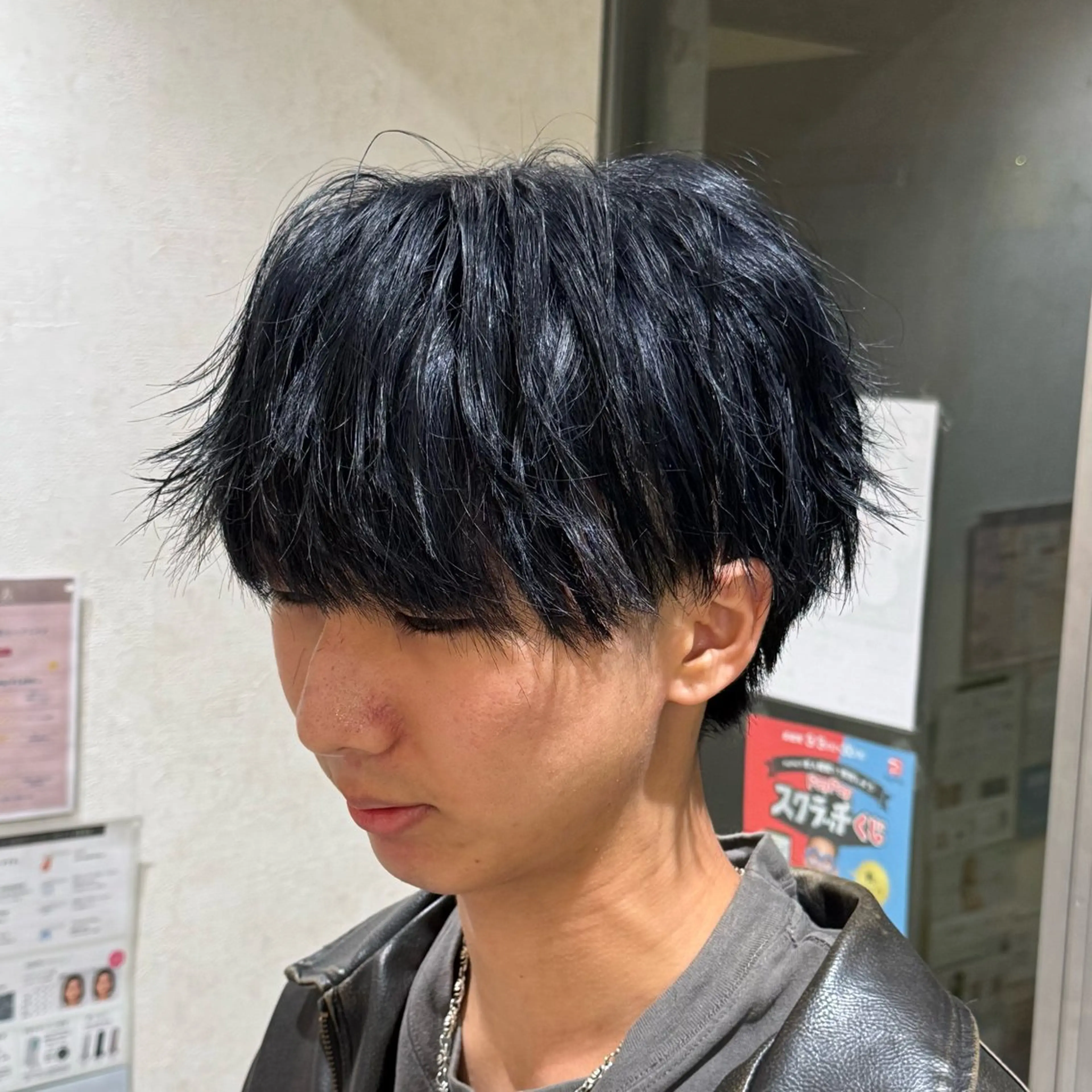カラー メンズ マッシュ 黒髪 ブルーカラー ブルーブラック ネイビーカラー カット ヘアカラー アニメオタク美容師/ メンズ特化/僚汰のヘアスタイル