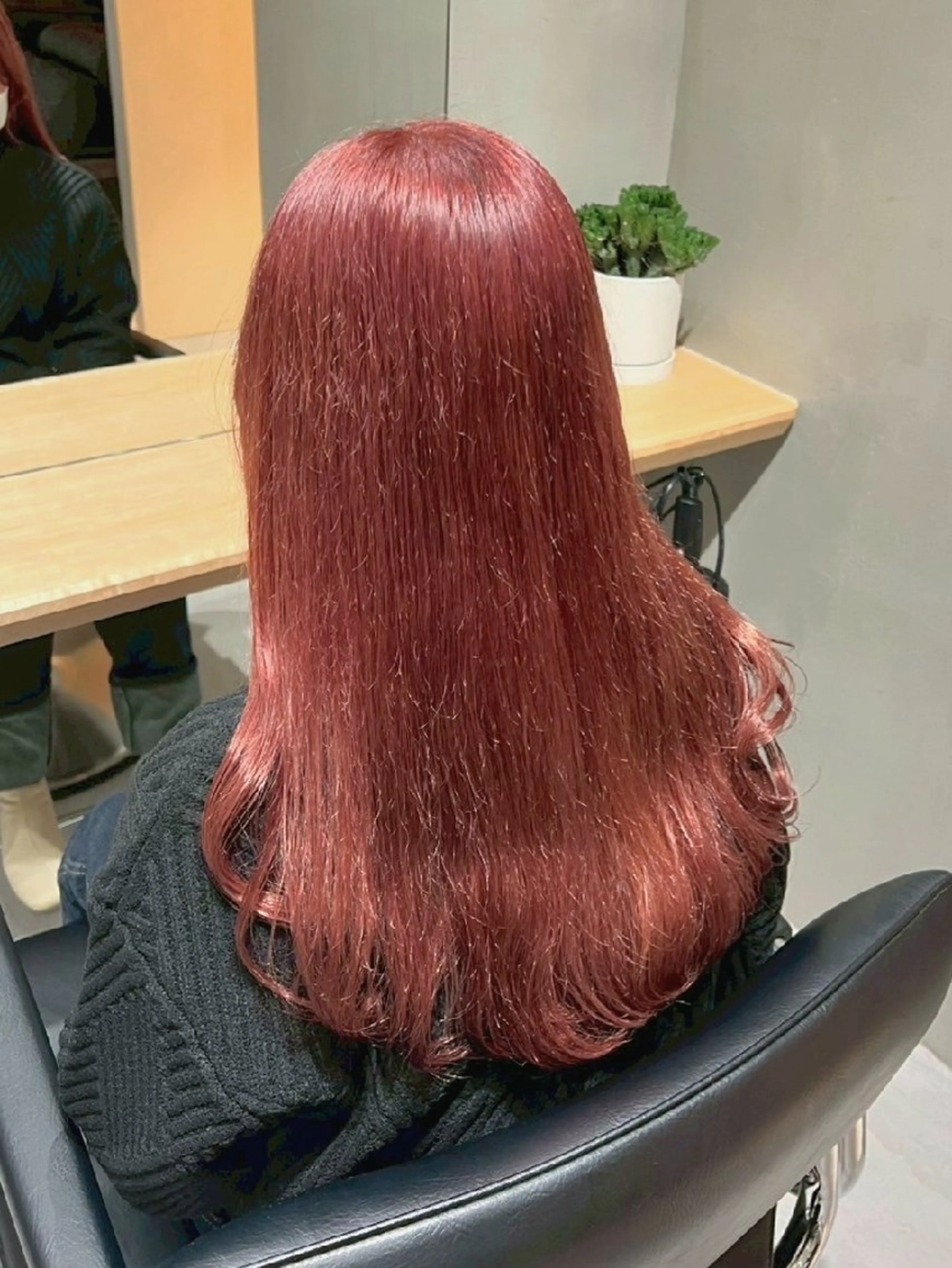 ロング カラー ブリーチ ピンクカラー ヘアカラー あかり/ 艶カラー/メンズのヘアスタイル