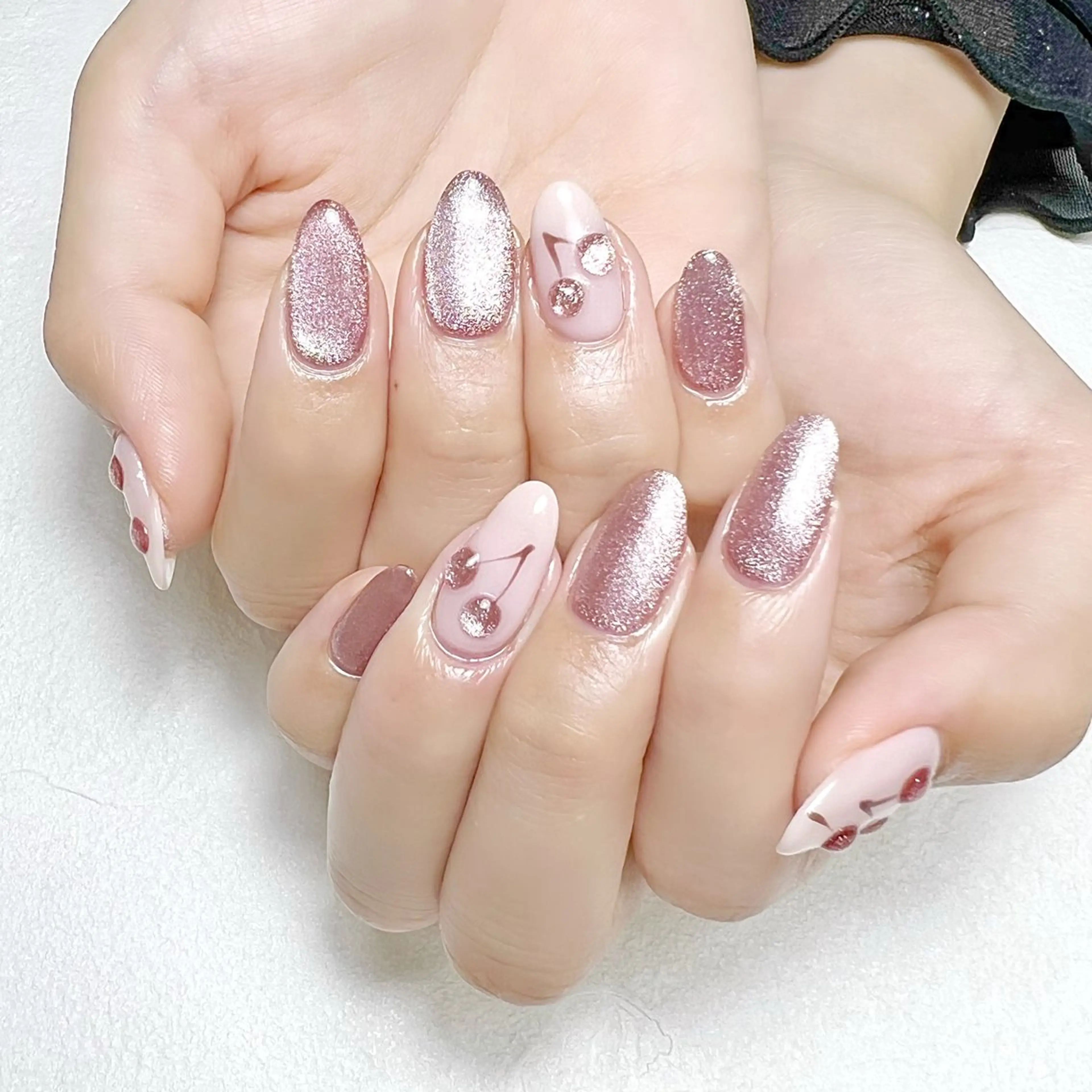 ネイル マグネットネイル 赤色 rouse nail RISATOのネイルデザイン