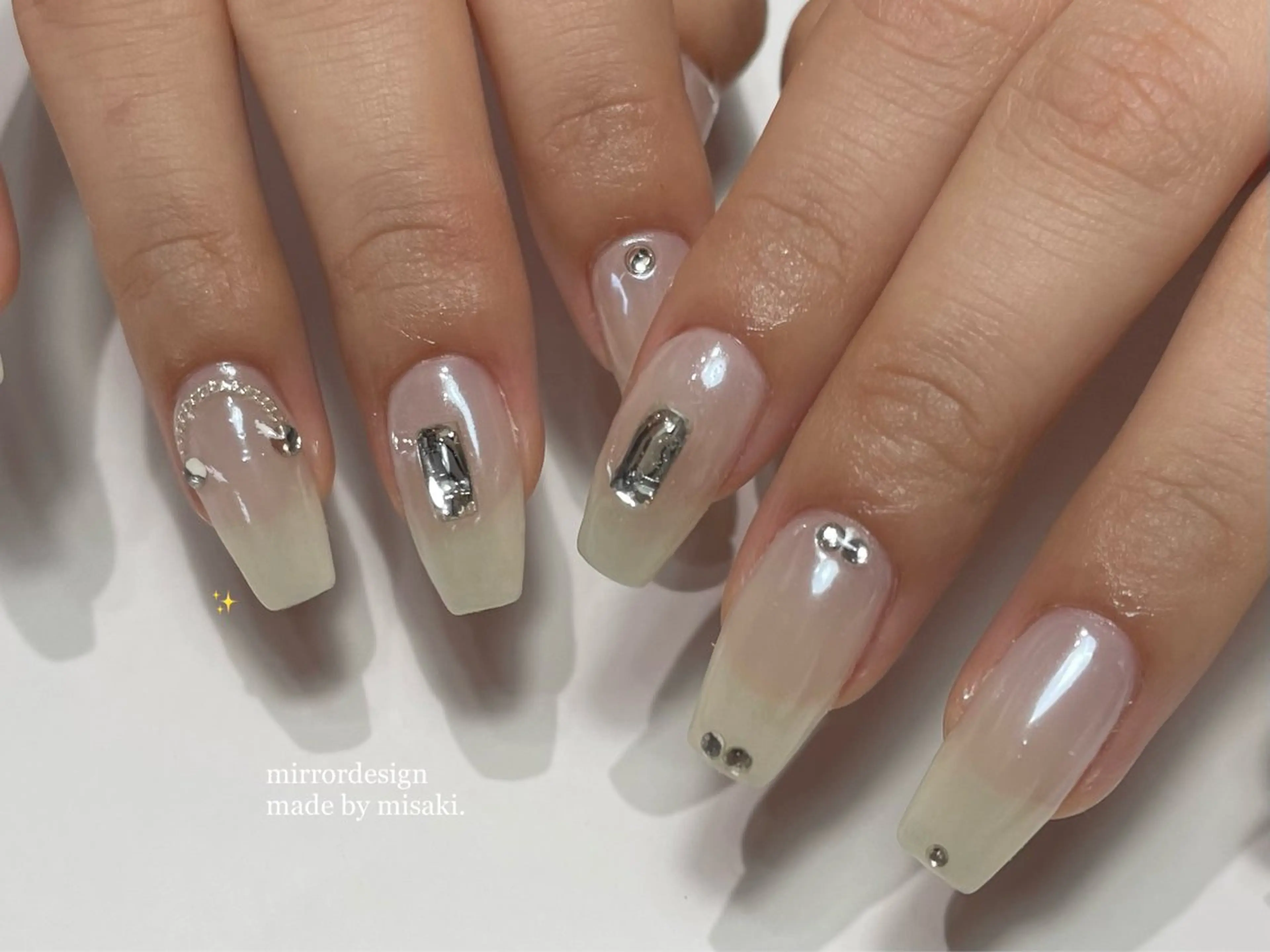 ネイル ミラーネイル ハンドネイル 🤍One MISAKI🤍のネイルデザイン