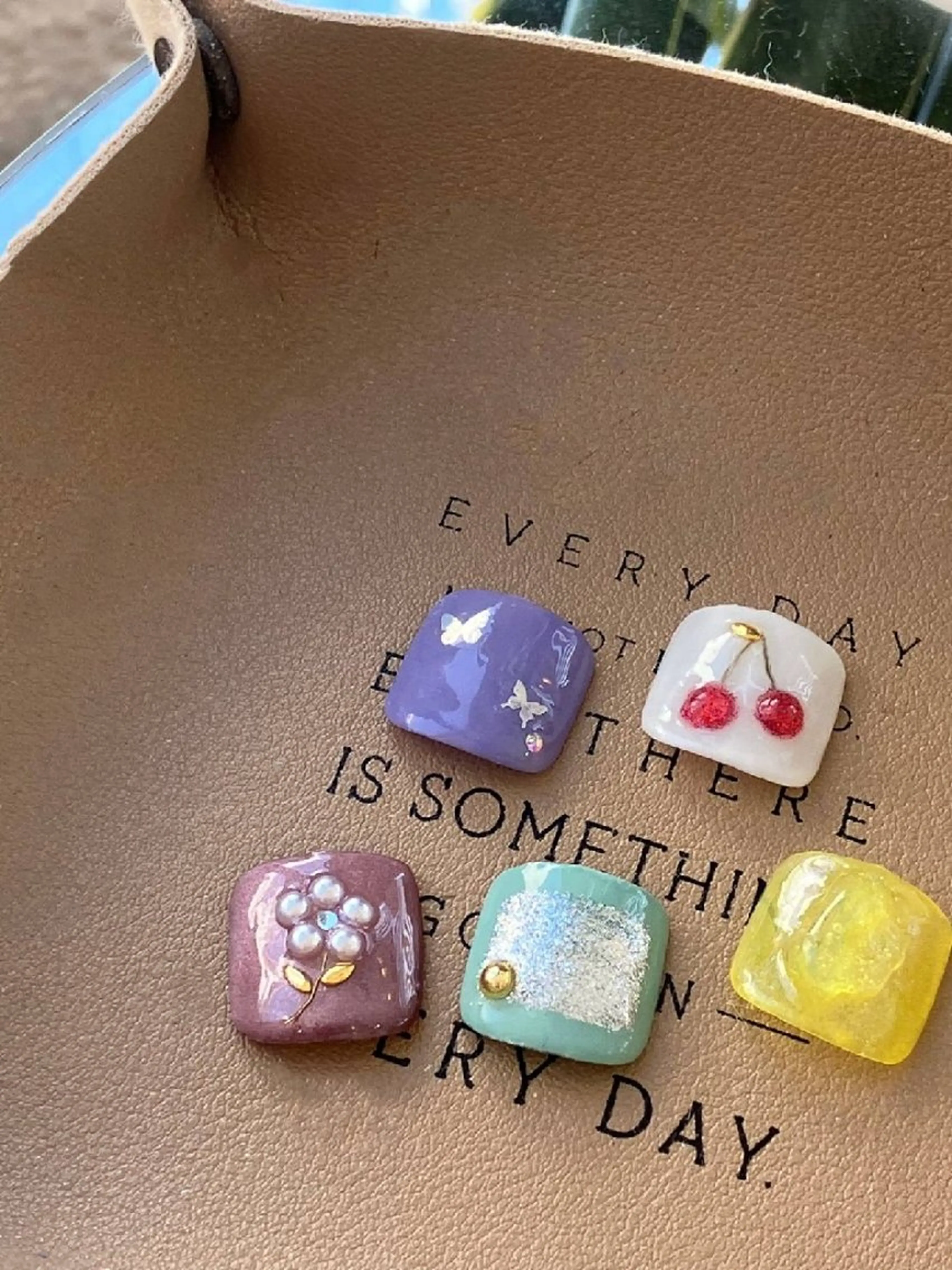 ネイル オーロラネイル フットネイル ワンカラーネイル ぷっくりネイル 春ネイル フットネイル felicita fumi♡のネイルデザイン