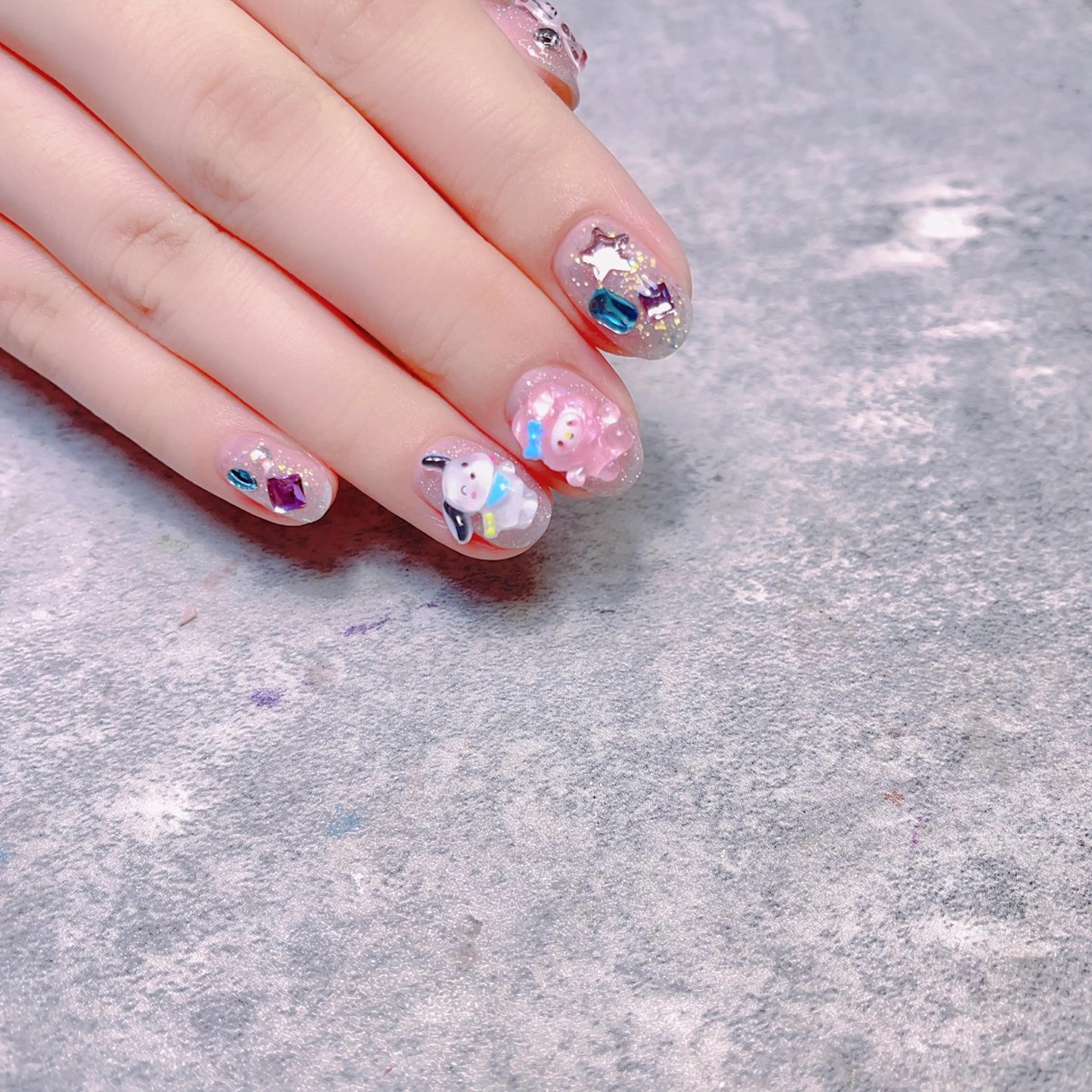 ミディアム ハンドネイル めぐみのネイルサロン スタッフ練習のネイルデザイン