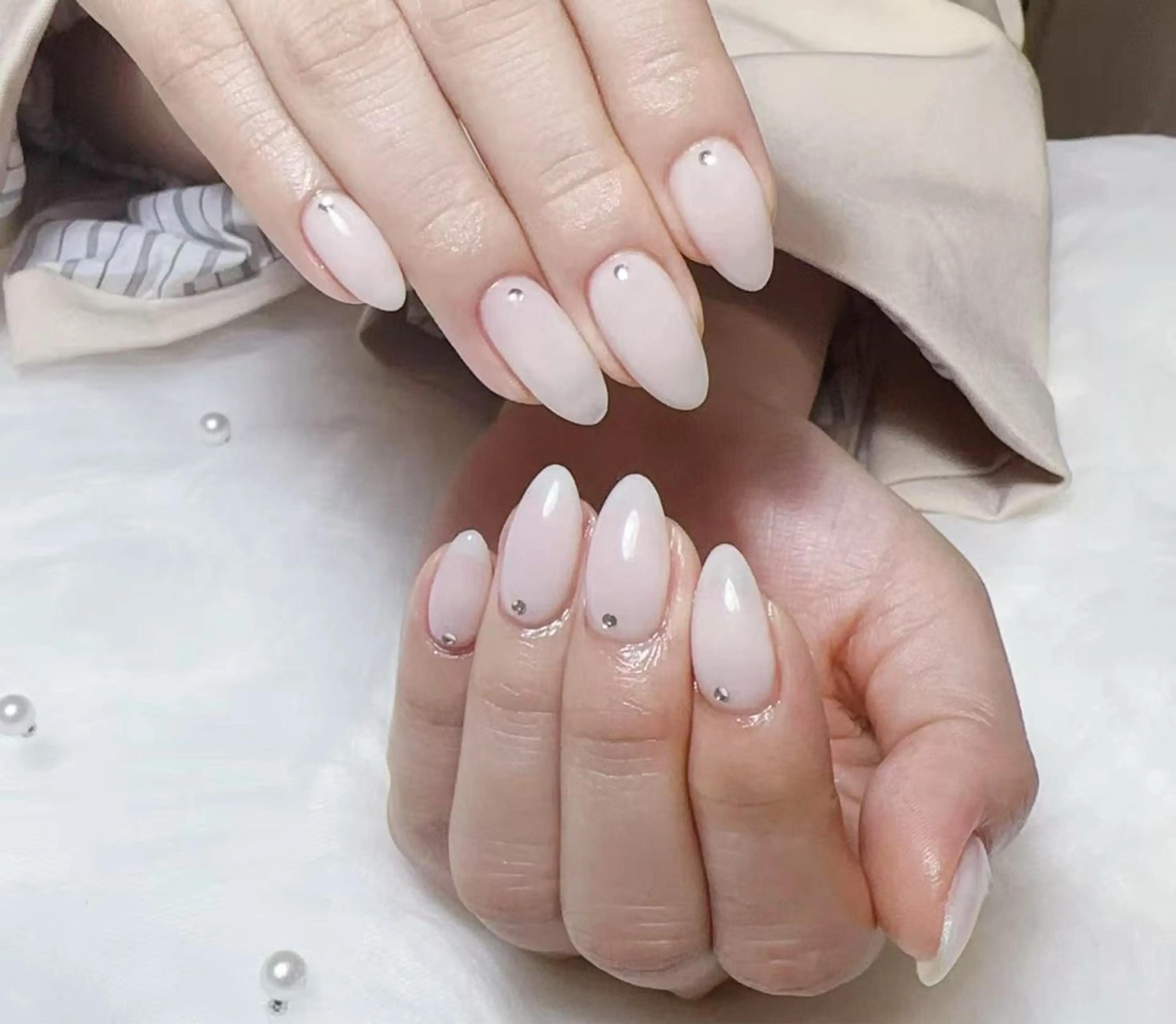 ネイル ワンカラーネイル ストーンネイル ハンドネイル Anna Nail Salonのネイルデザイン