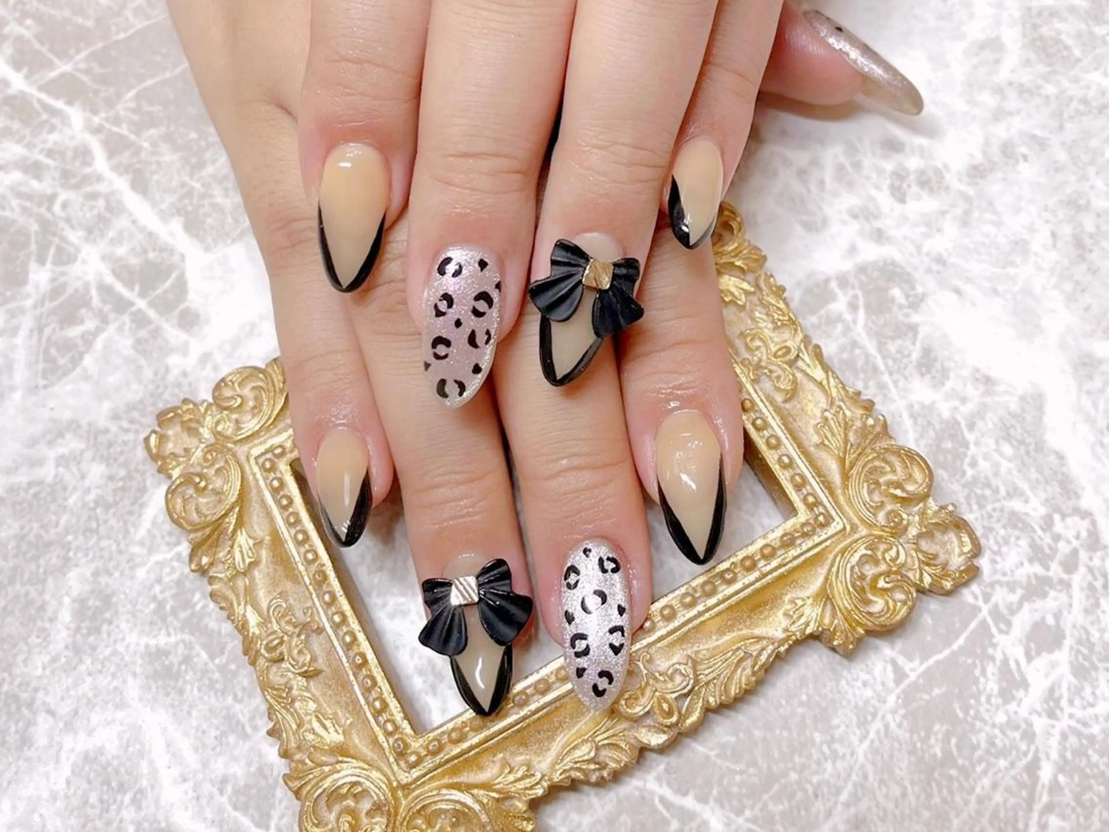 ネイル ハンドネイル マジック ミラーのネイルデザイン