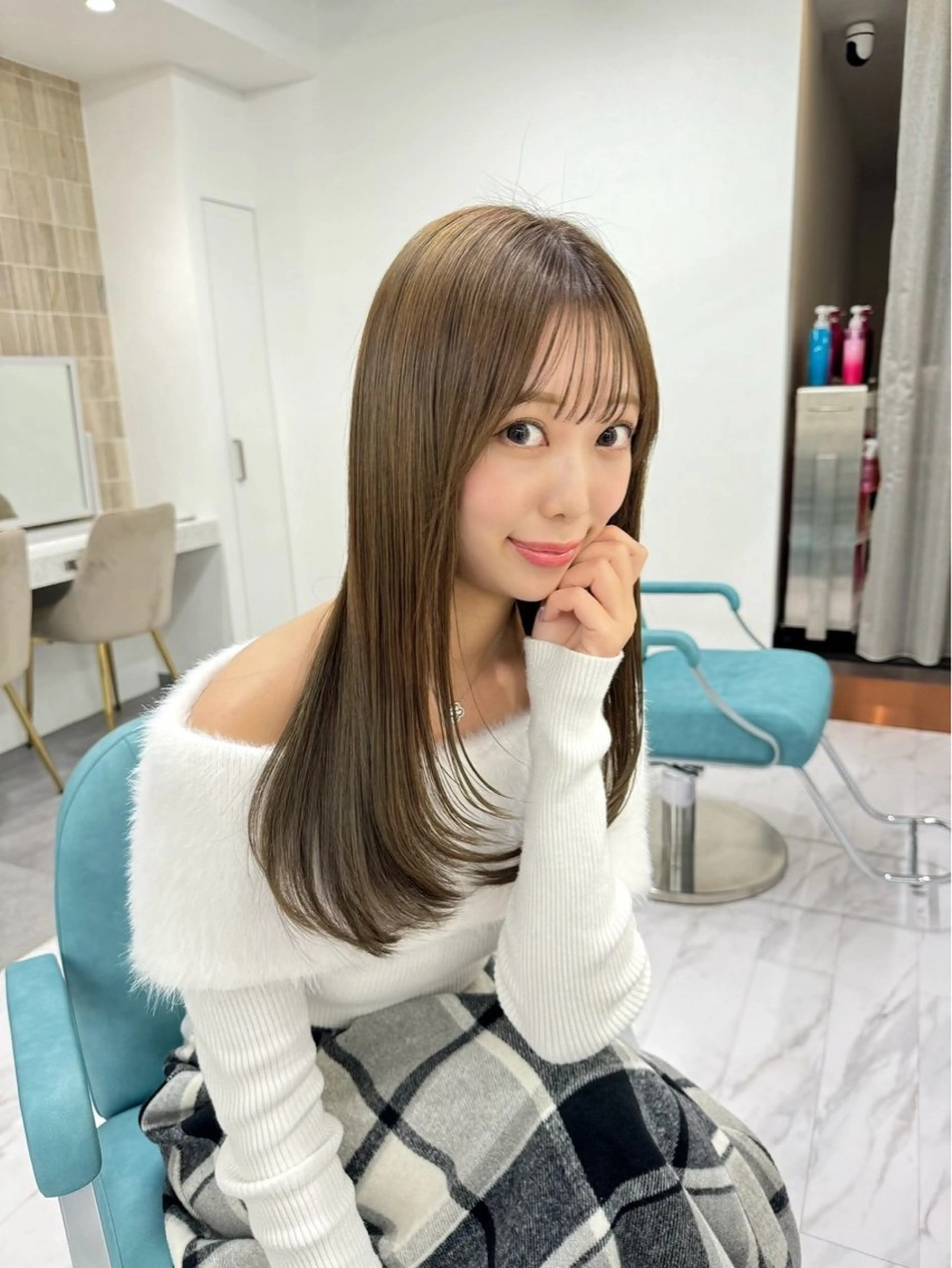 ロング ヘアカラー 薮本 真優のヘアスタイル