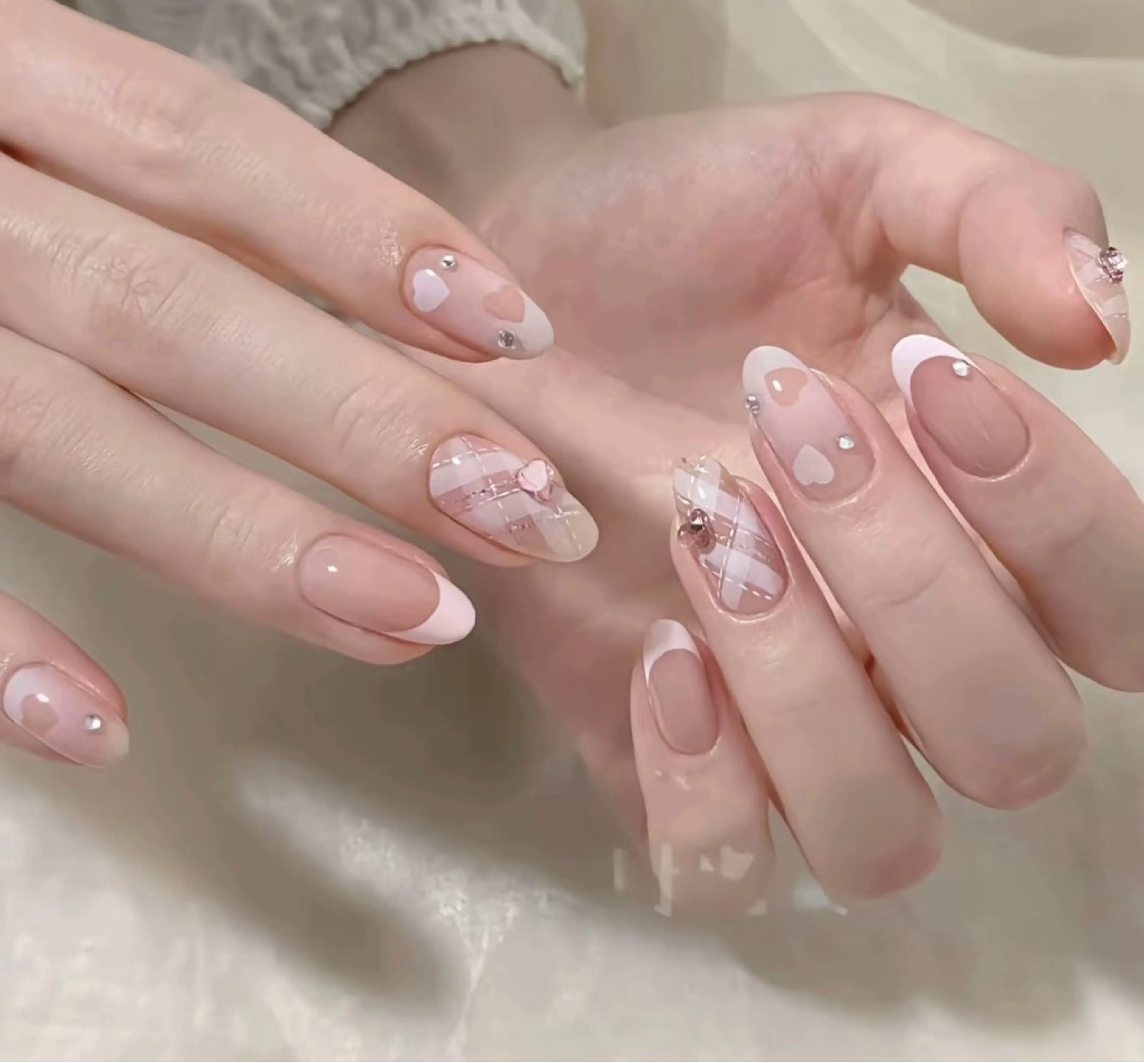 ネイル ハンドネイル ハンドケア モナ& あきのネイルデザイン