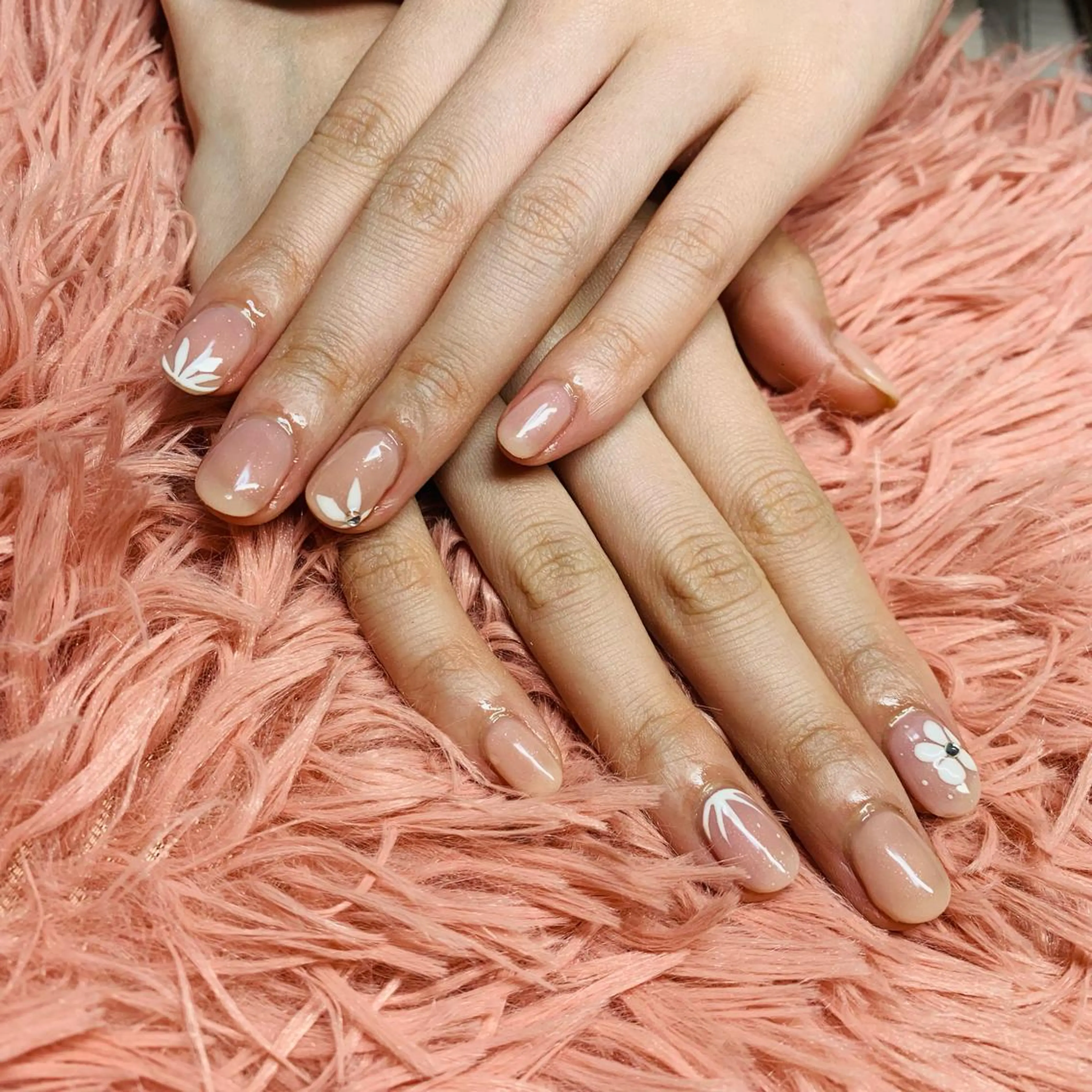 ネイル アートネイル オーロラネイル ジェルネイル キラキラネイル シンプルネイル Nail&Eye Spina 琴美のマツエク・マツパデザイン