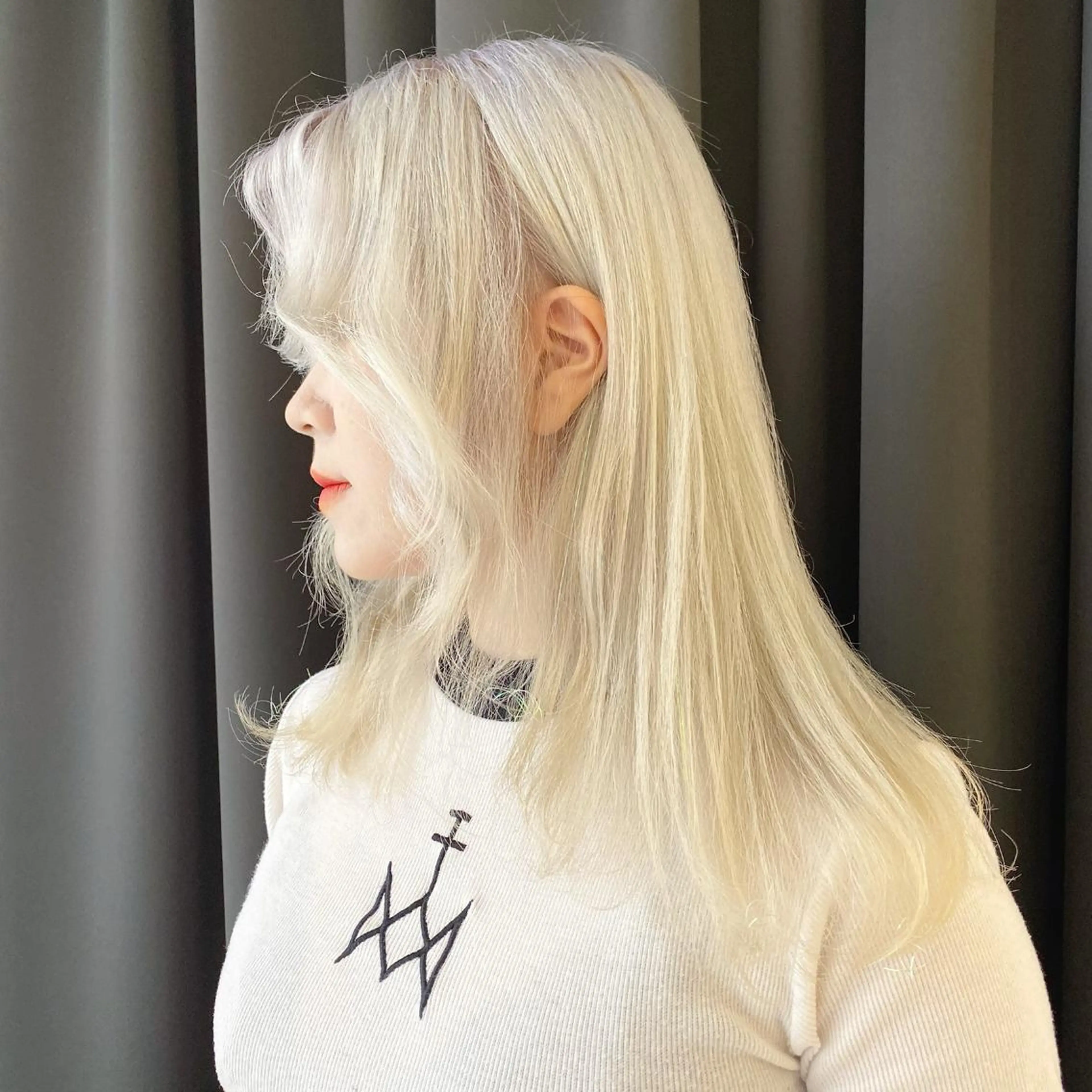 セミロング カラー ORIKA 美容室のヘアスタイル