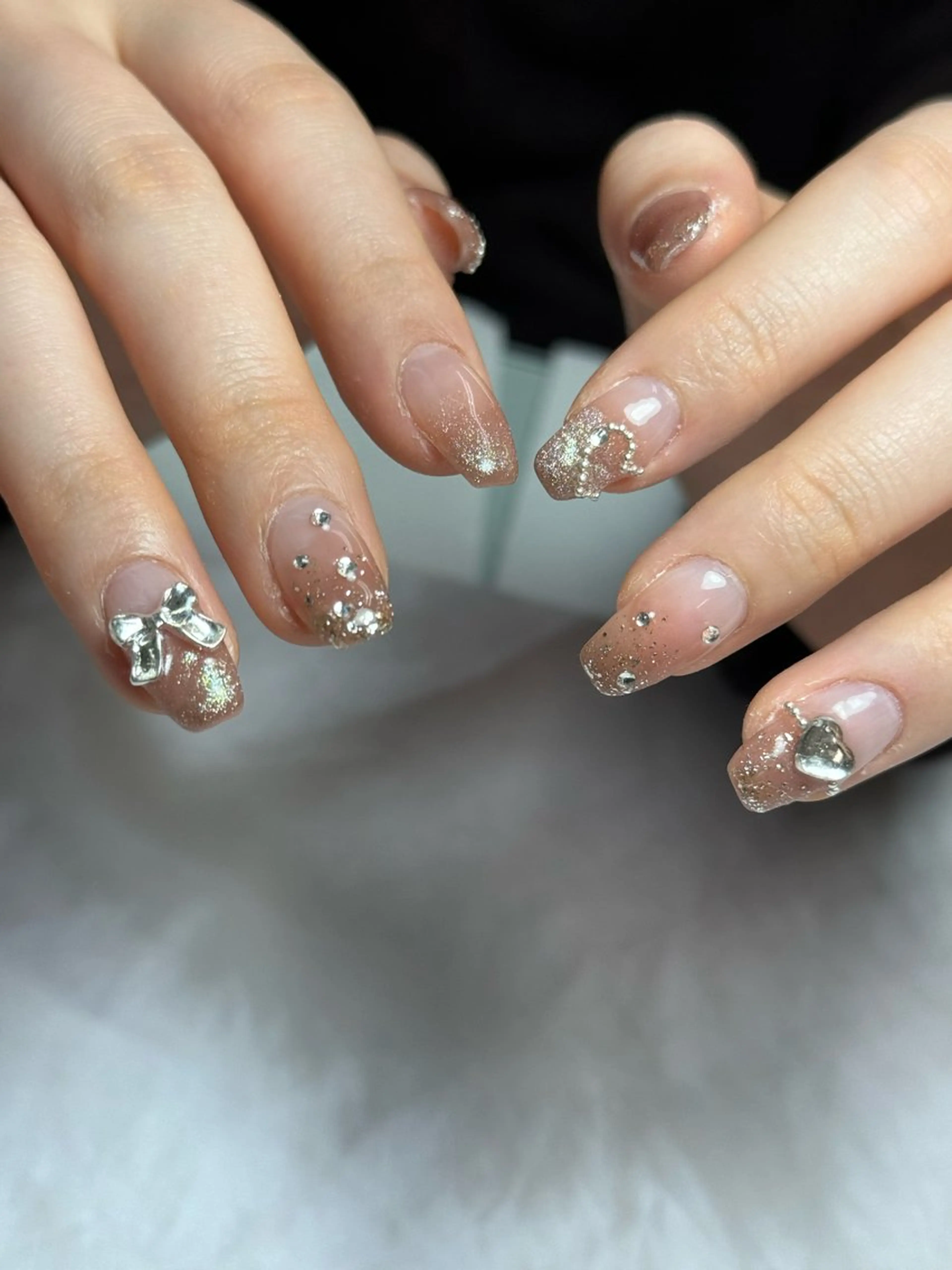 ネイル アートネイル チークネイル ジェルネイル ハート キラキラネイル Nobody_ Karenのネイルデザイン