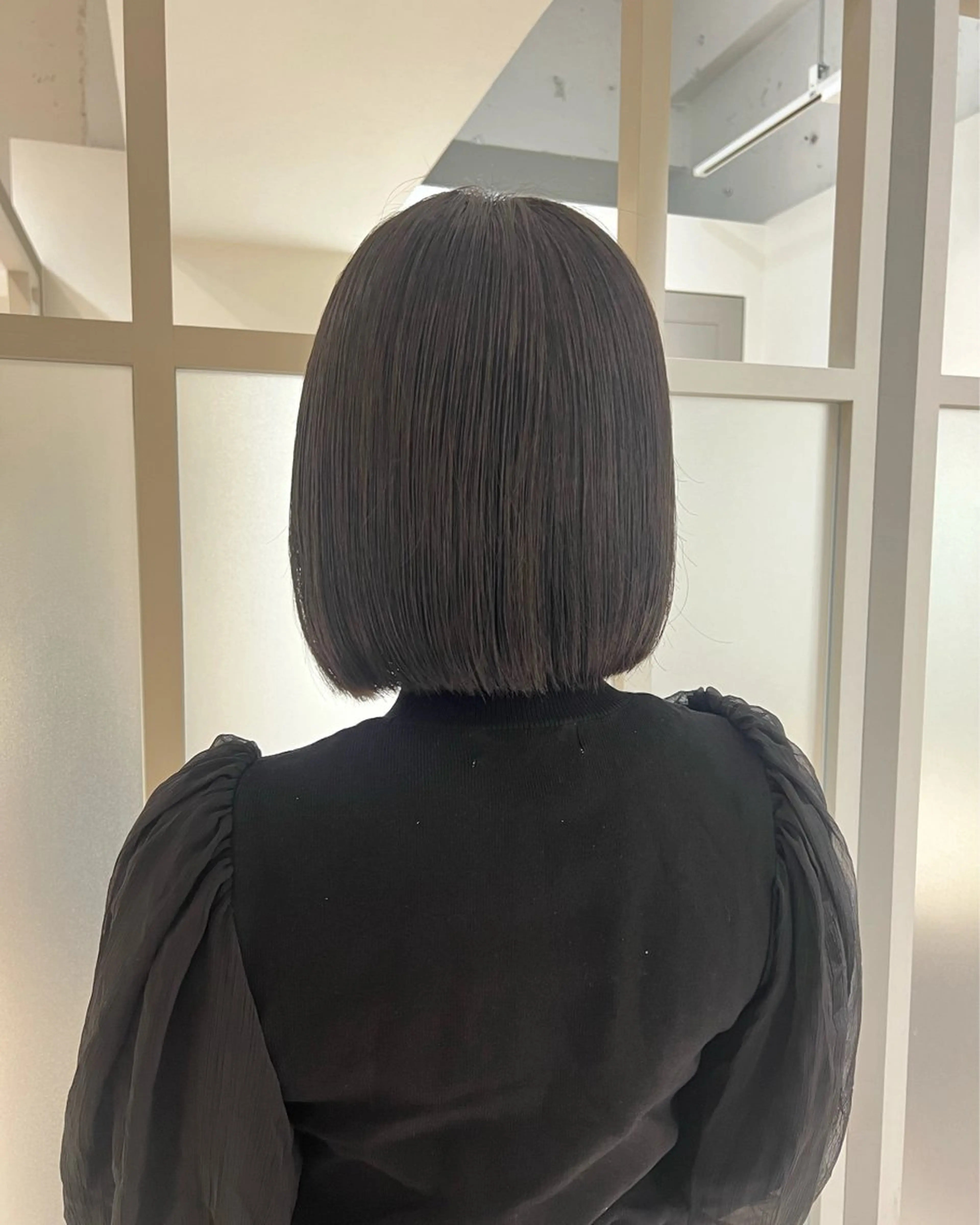 ショート カラー ヘアアレンジ ダークグレー ボブ 暗髪カラー🫐パーマ おくだりんかのヘアスタイル