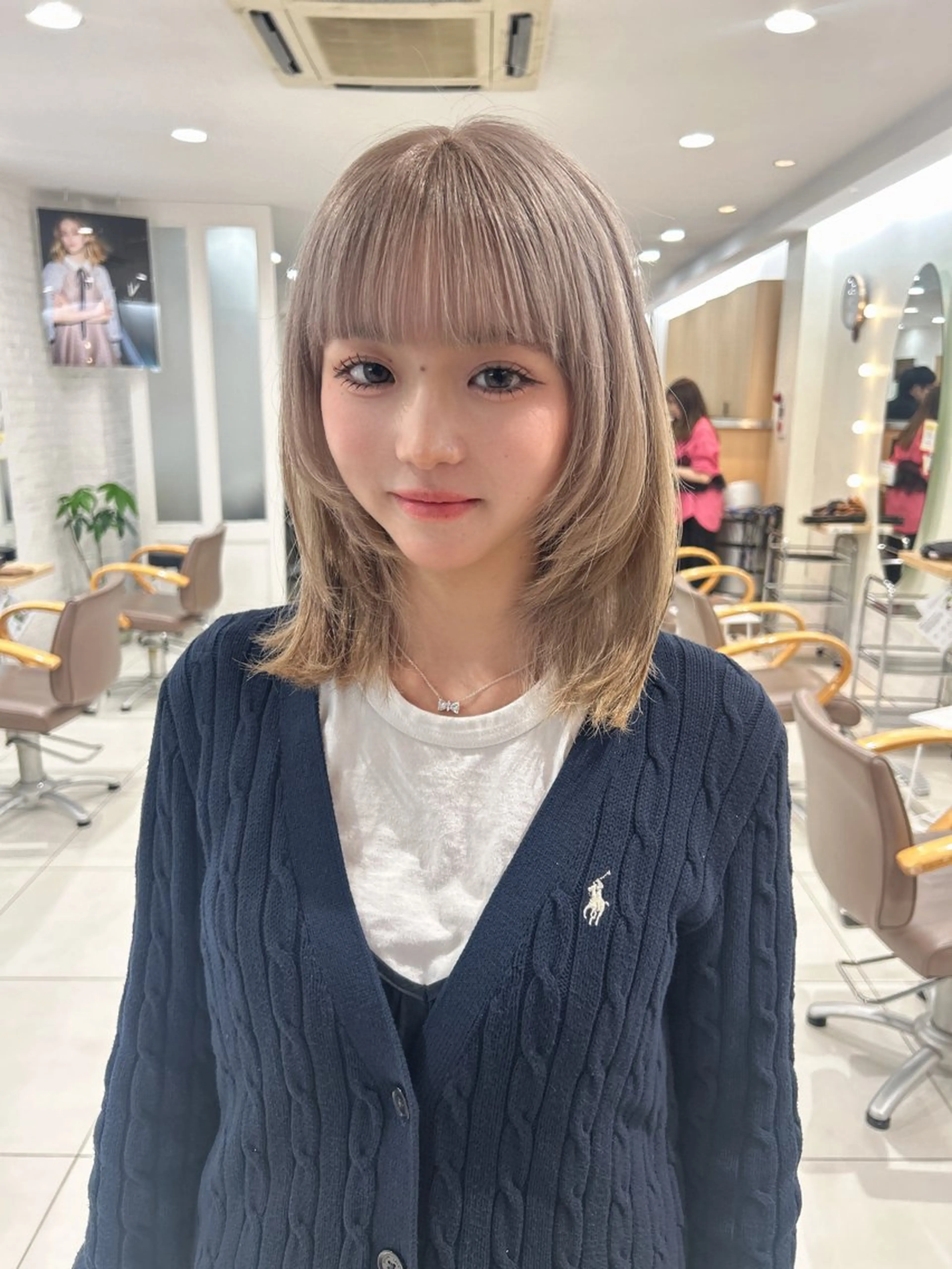 セミロング カラー ヘアカラー 🍀透明感抜群🍀/ ハイトーンカラーのヘアスタイル