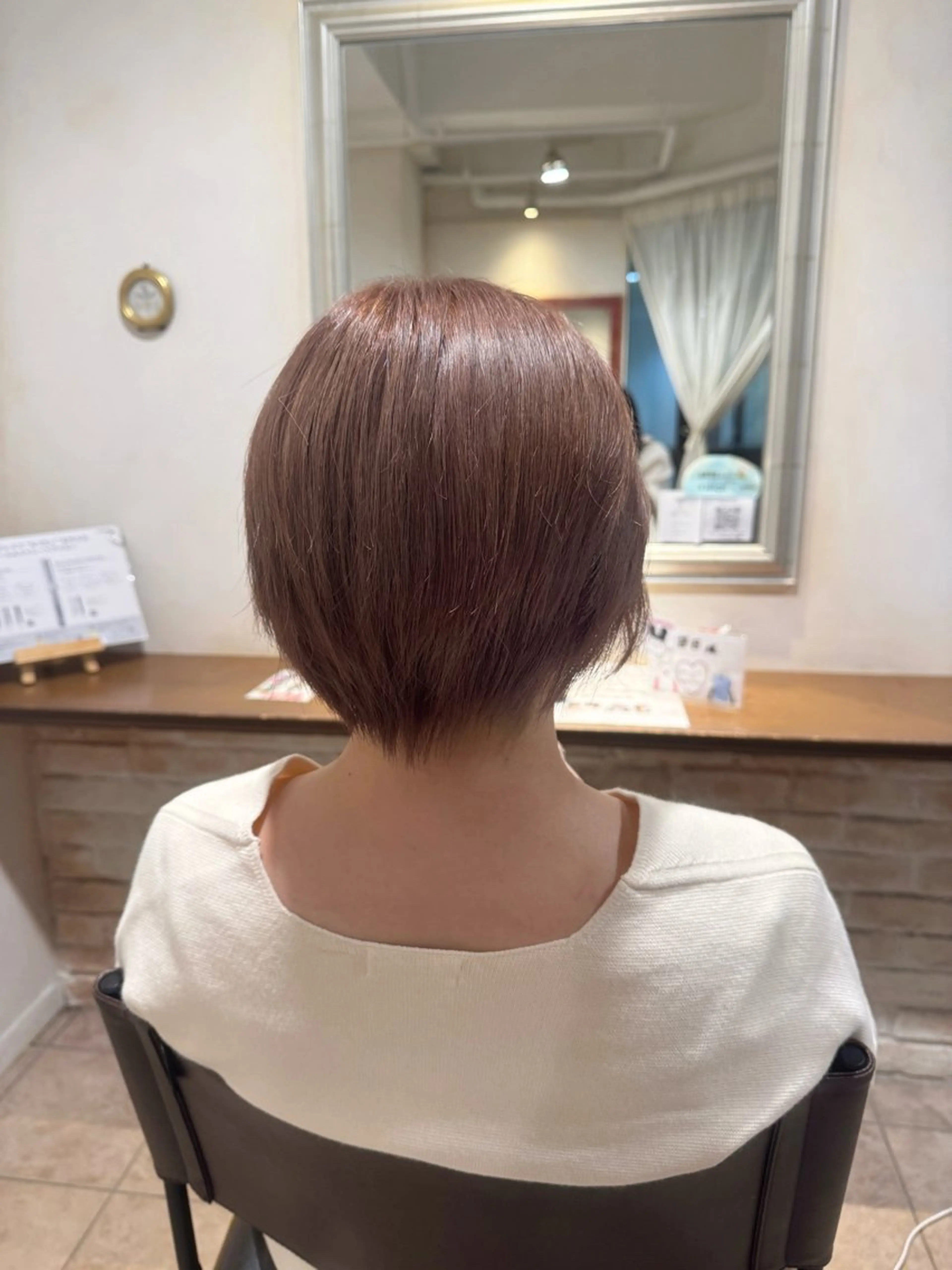 ショート カラー グレージュ ハイトーンカラー 🩰片川 真白🪽のヘアスタイル