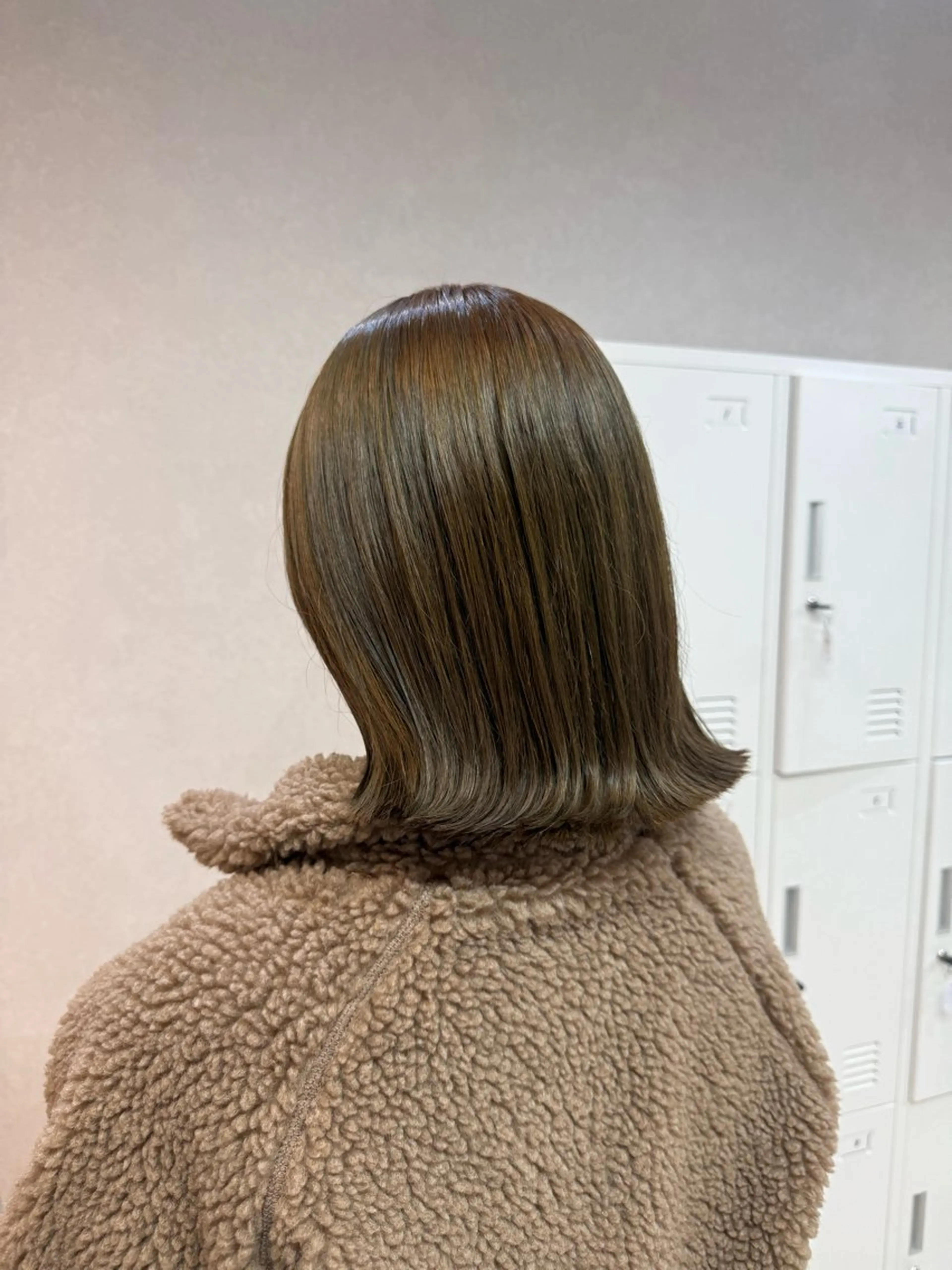 ミディアム 山内 都弥のヘアスタイル