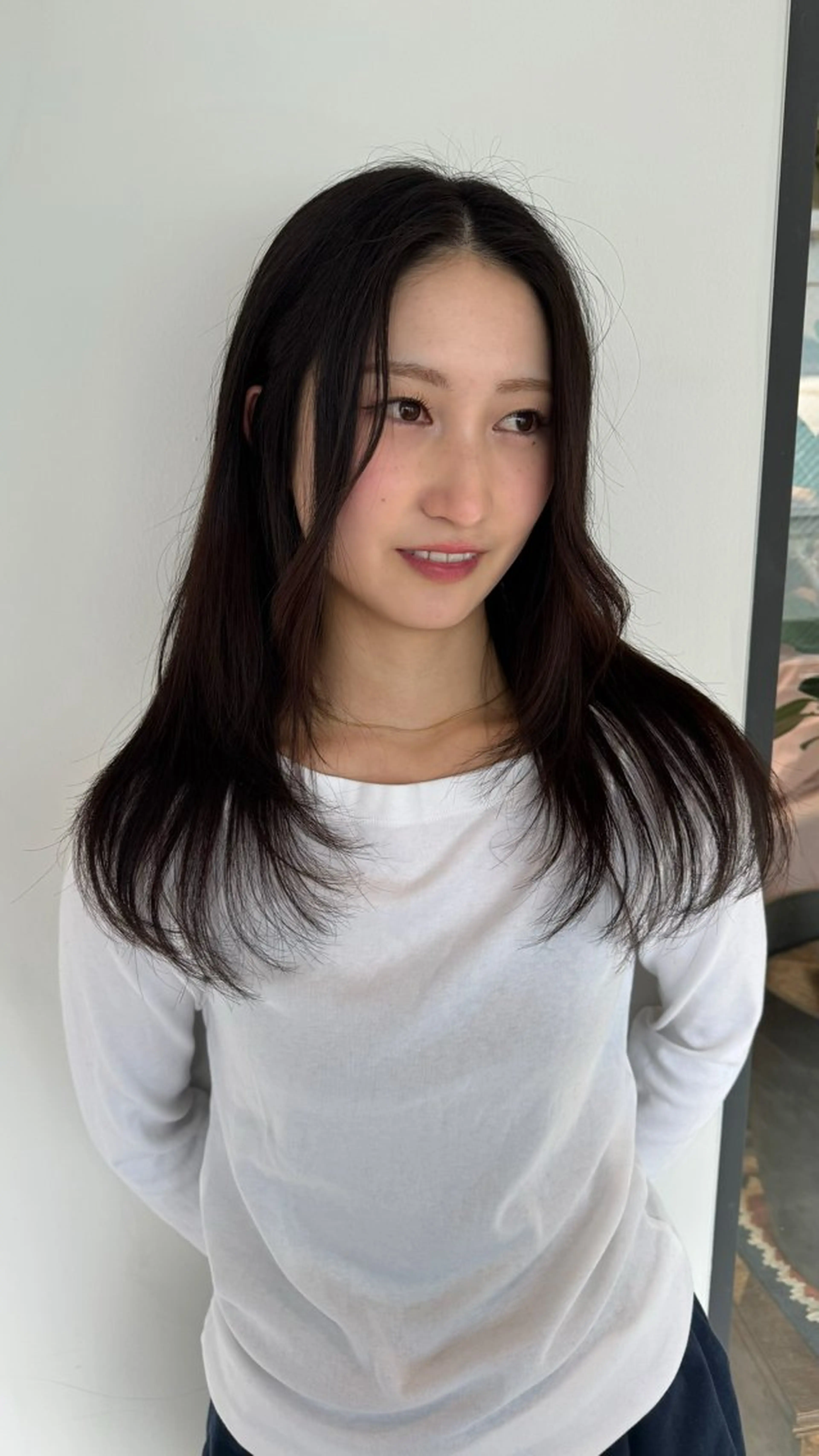 ミディアム レイヤーカット ニトウ レイナのヘアスタイル