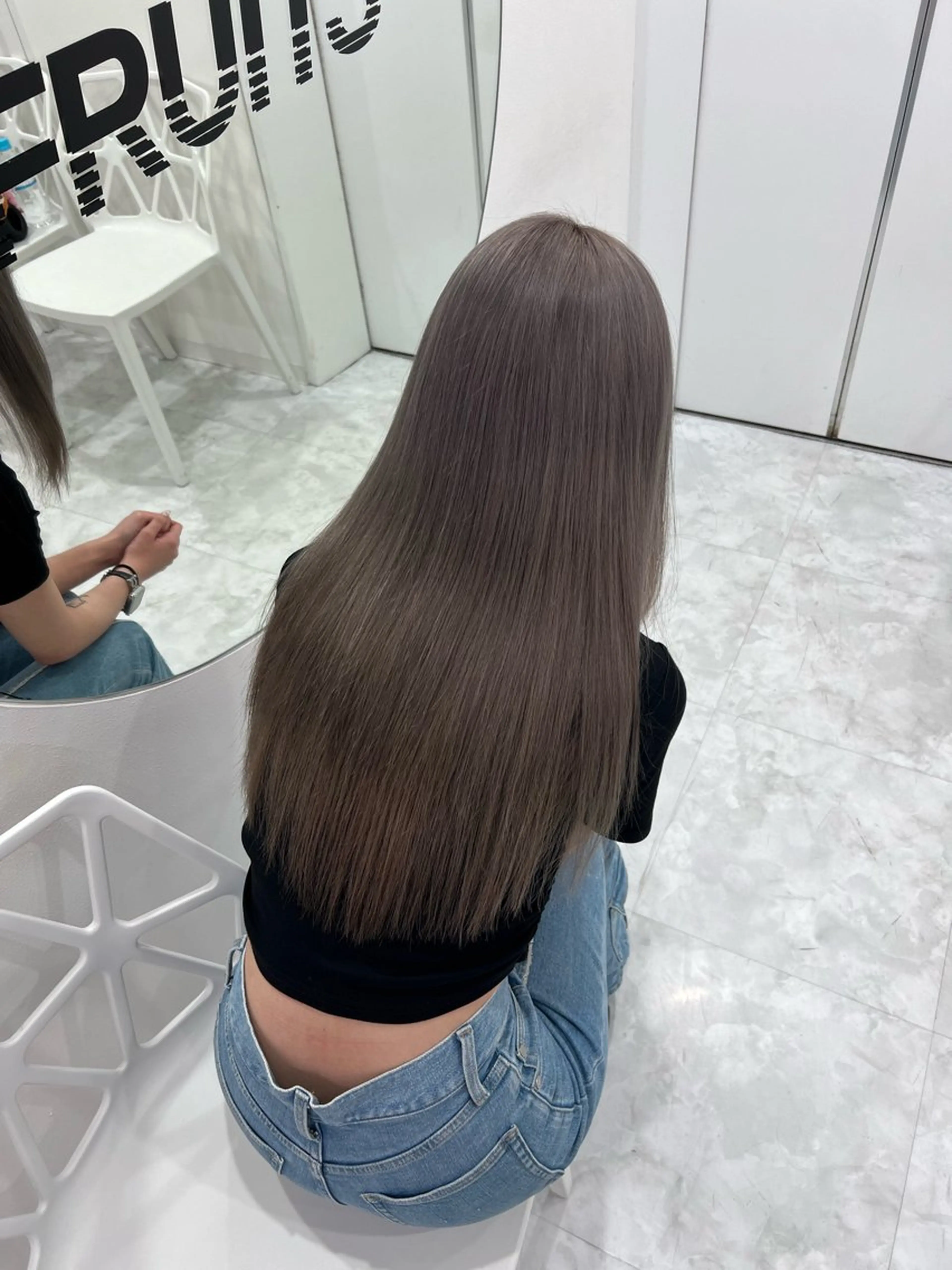 ロング カラー ブリーチ ダブルカラー 透明感カラー🫧 レイヤーカットのヘアスタイル