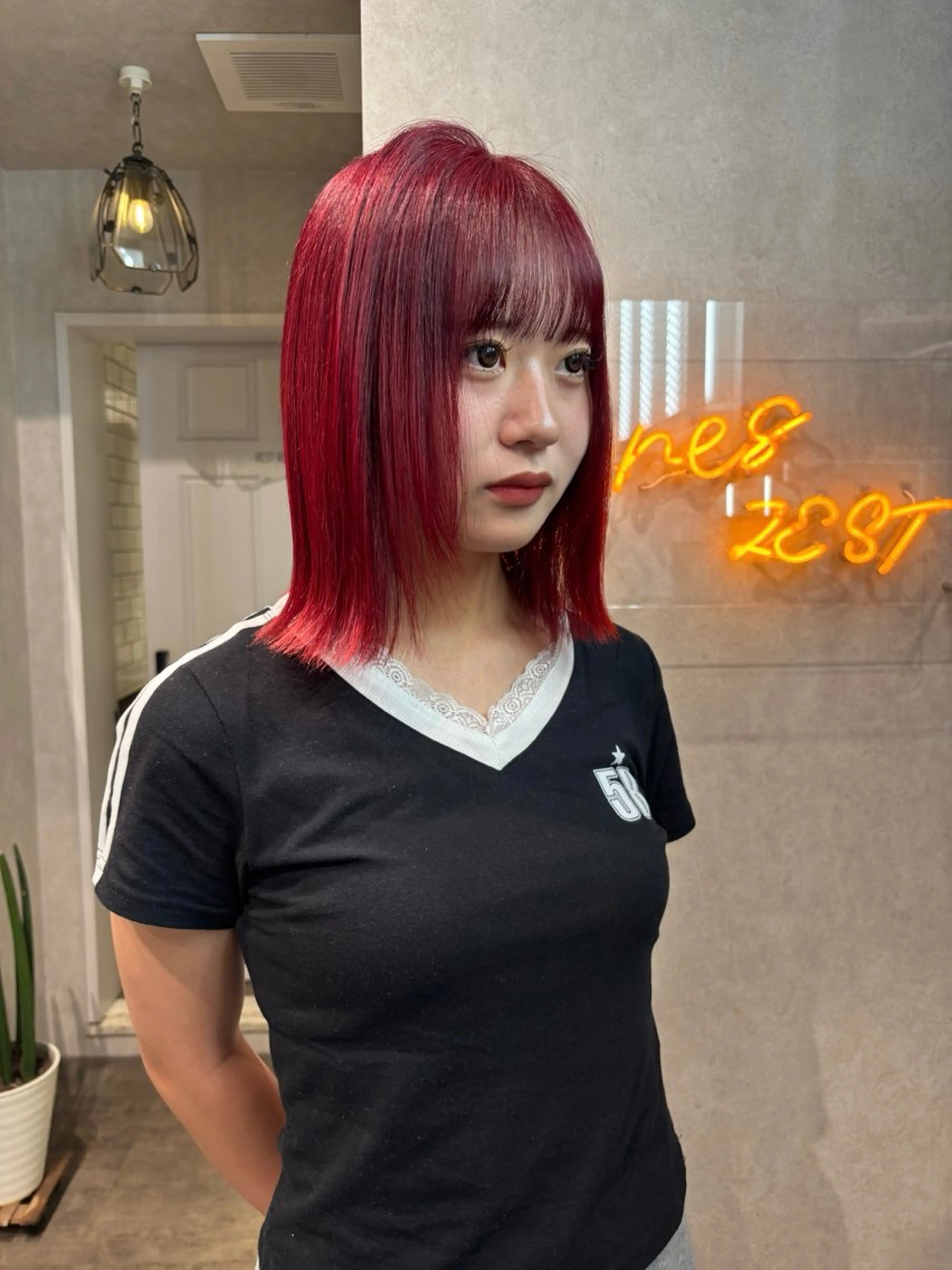 ミディアム カラー ヘアアレンジ 切りっぱなしボブ ブリーチ ダブルカラー イヤリングカラー ハイライトカラー ヘアカラー iona/ハイトーン /ネイルのネイルデザイン