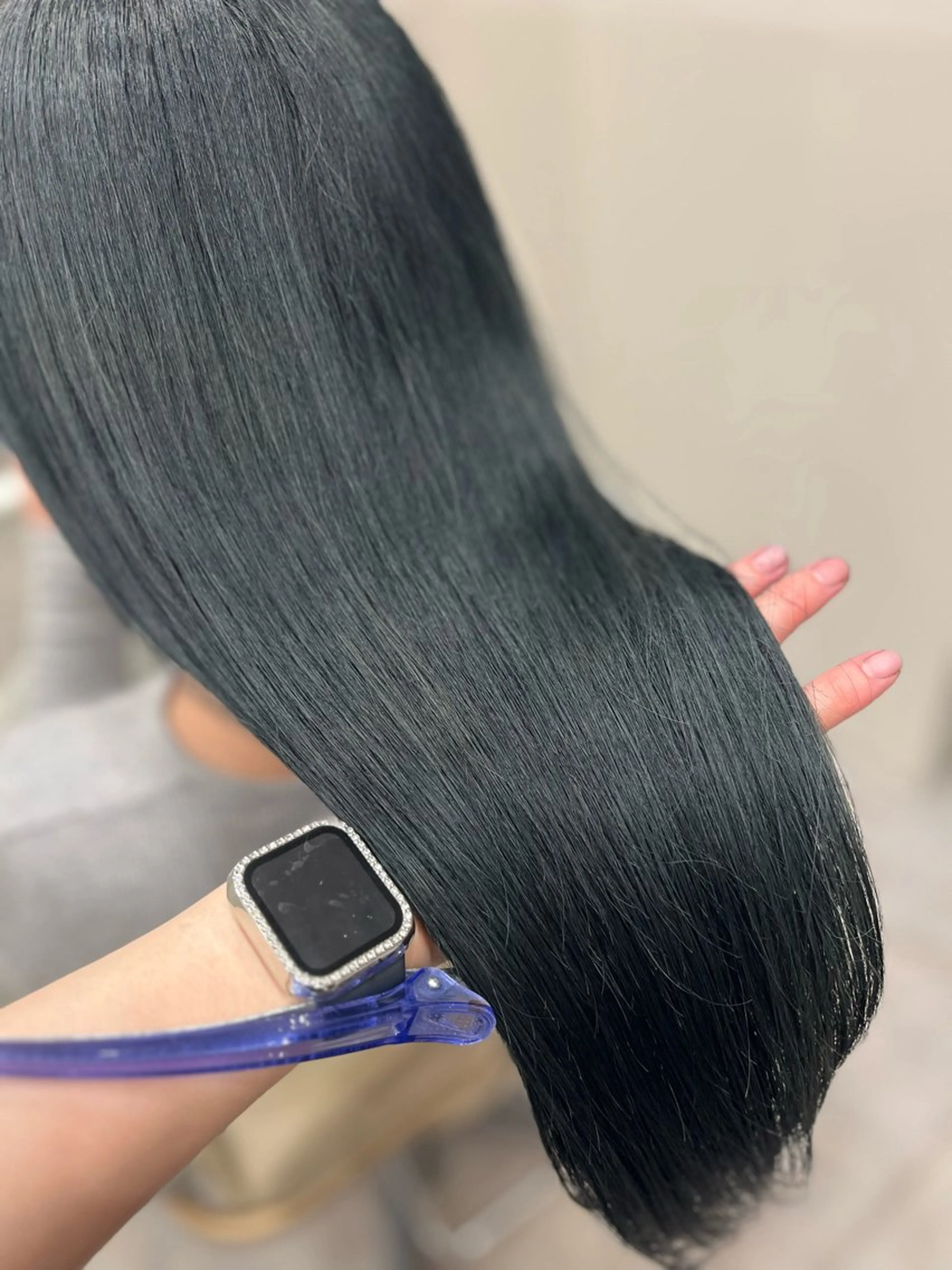 ロング カラー 黒髪 ブルーカラー ブルーブラック ヘアカラー トリートメント 早坂 美咲のヘアスタイル