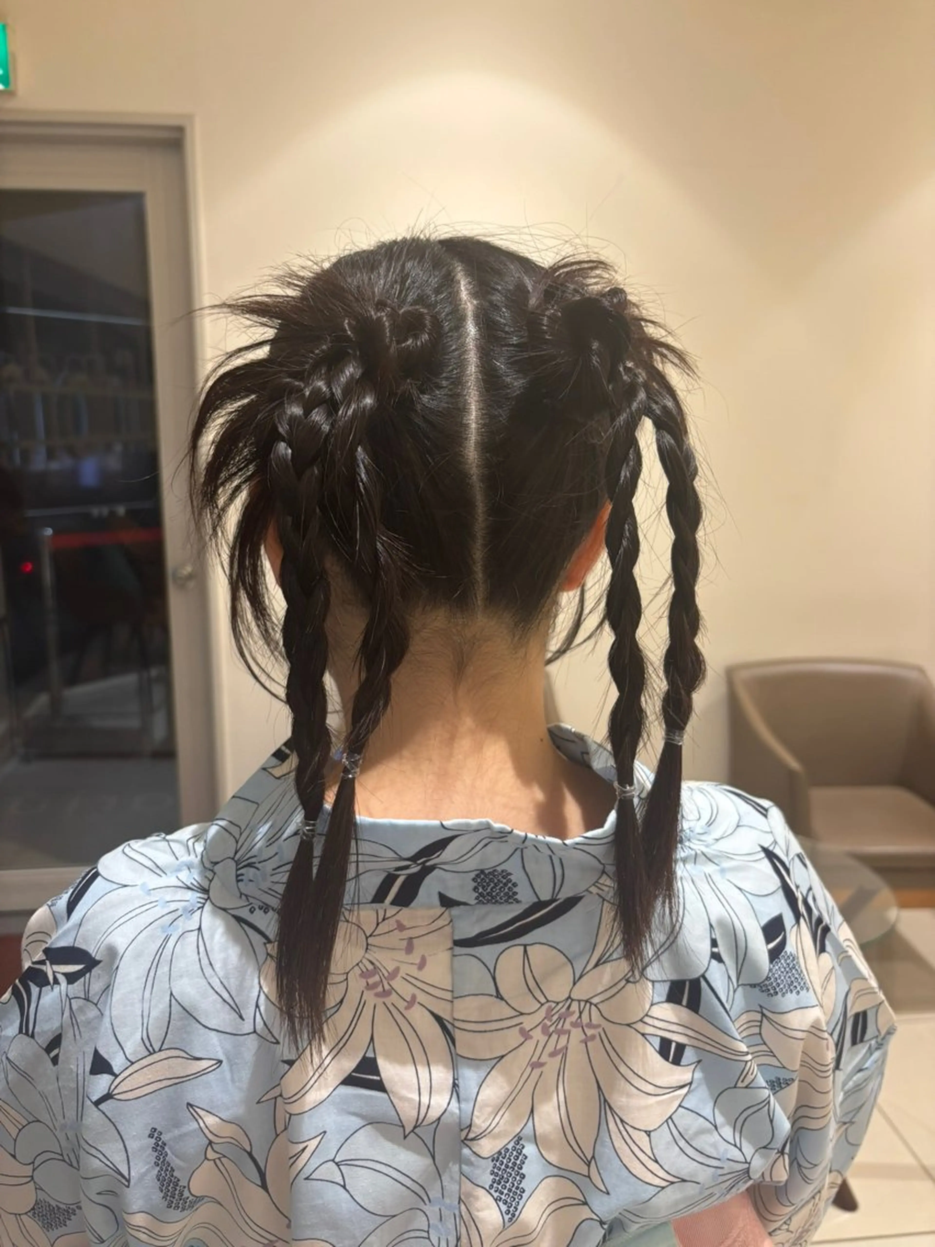 ヘアアレンジ 韓国レイヤー🪽 耳ツボジュエリーのヘアスタイル