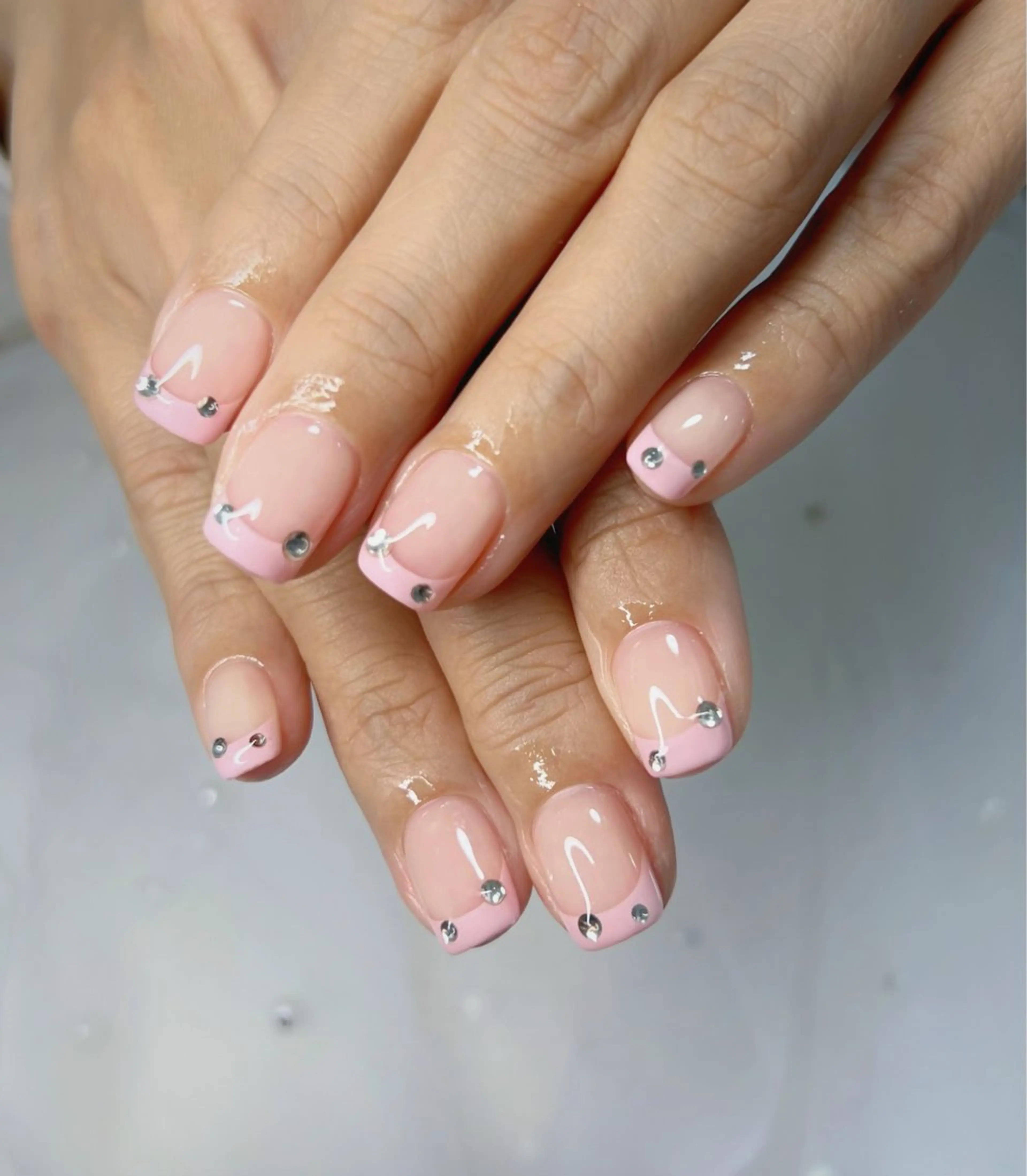 ネイル オーロラネイル 長さ出し フットネイル 韓国ネイル ラメ(グリッター) ハンドネイル 👍thumbs up nail👍のネイルデザイン