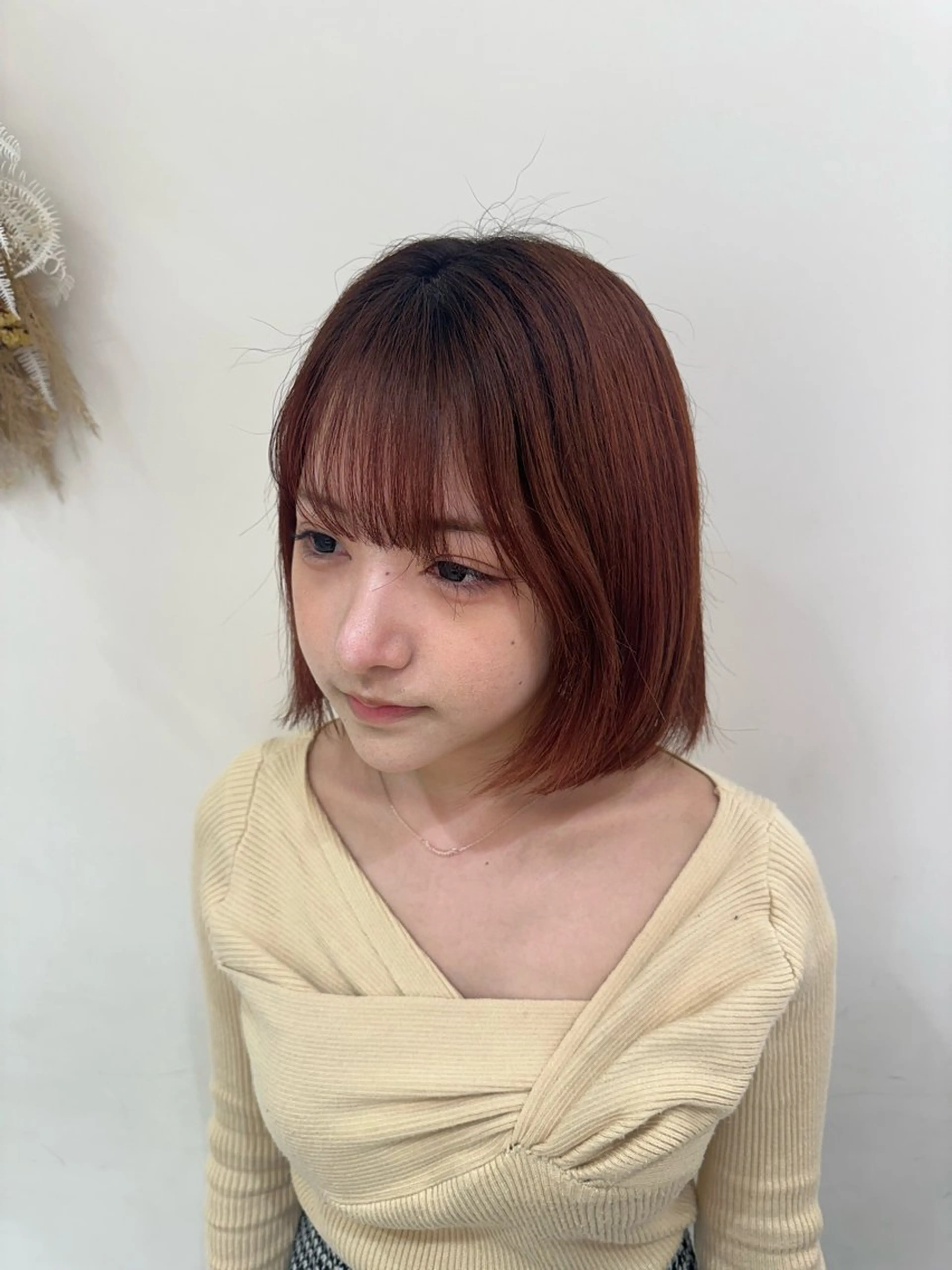 ミディアム カラー タイトボブ個性派カラ ーAKANEのヘアスタイル