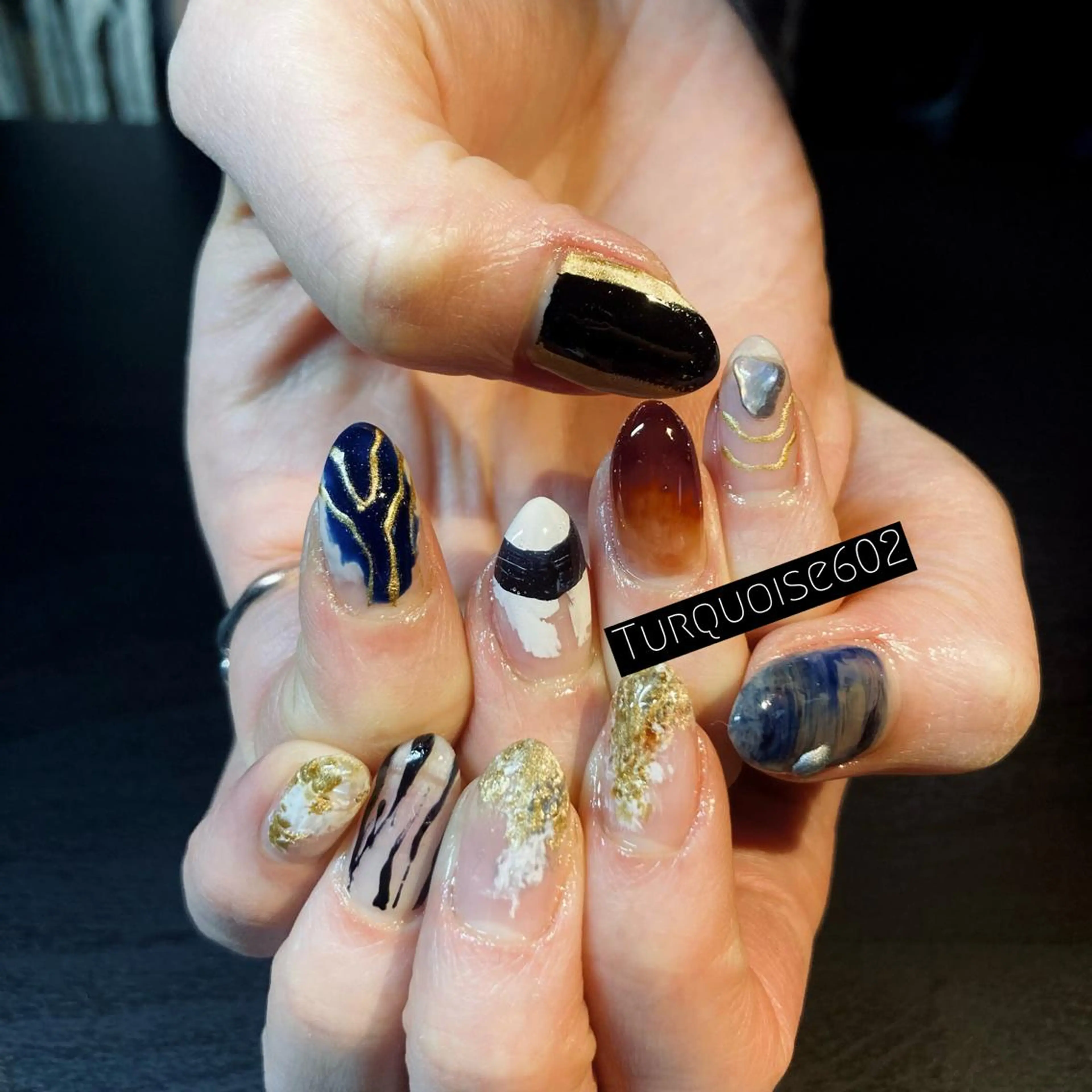 ネイル ハンドネイル ハンドケア 個性派ネイルサロン 💅🏼ターコイズのネイルデザイン