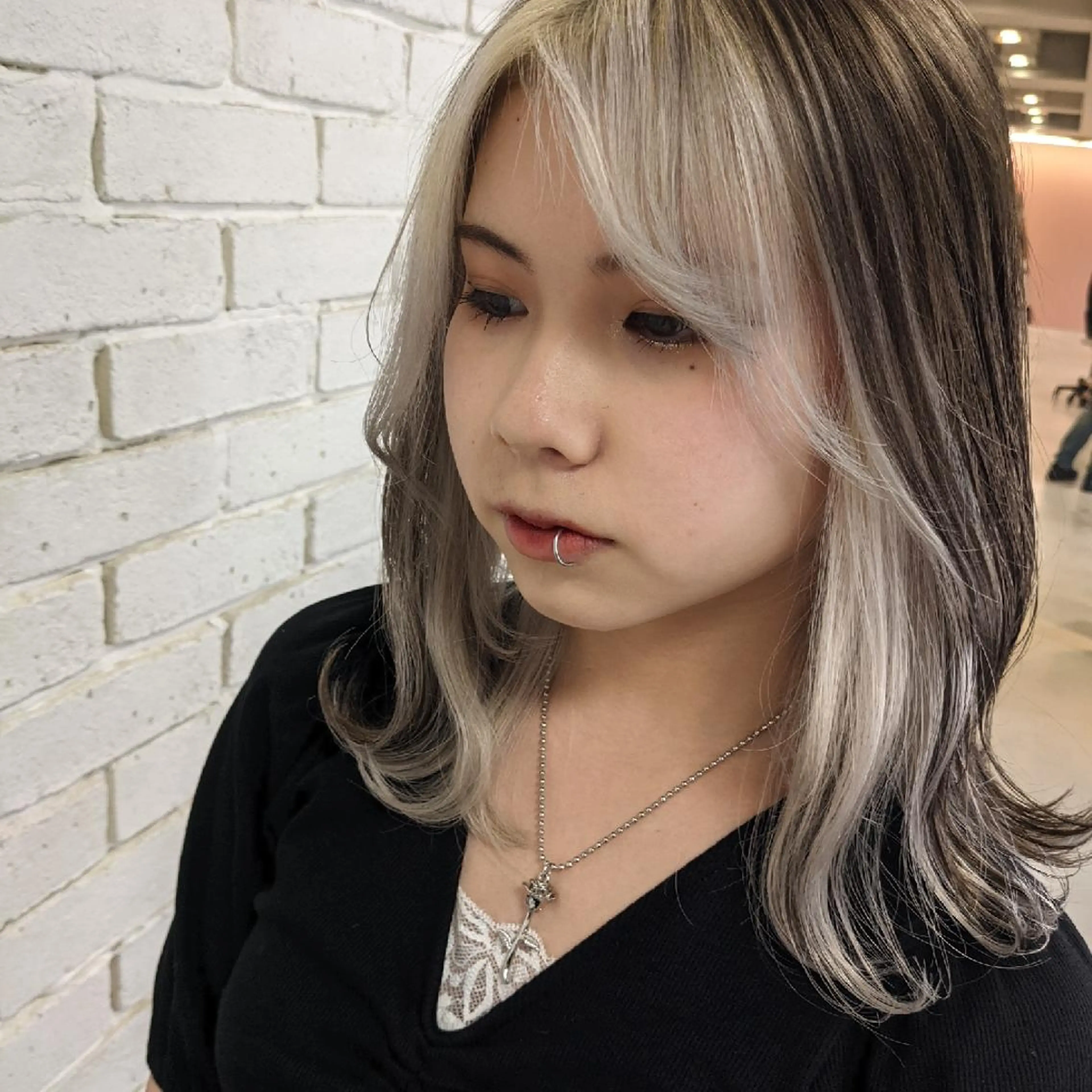 ロング ミストバング カット ヘアカラー トリートメント nameless髪質 改善ブリーチ心斎橋のヘアスタイル