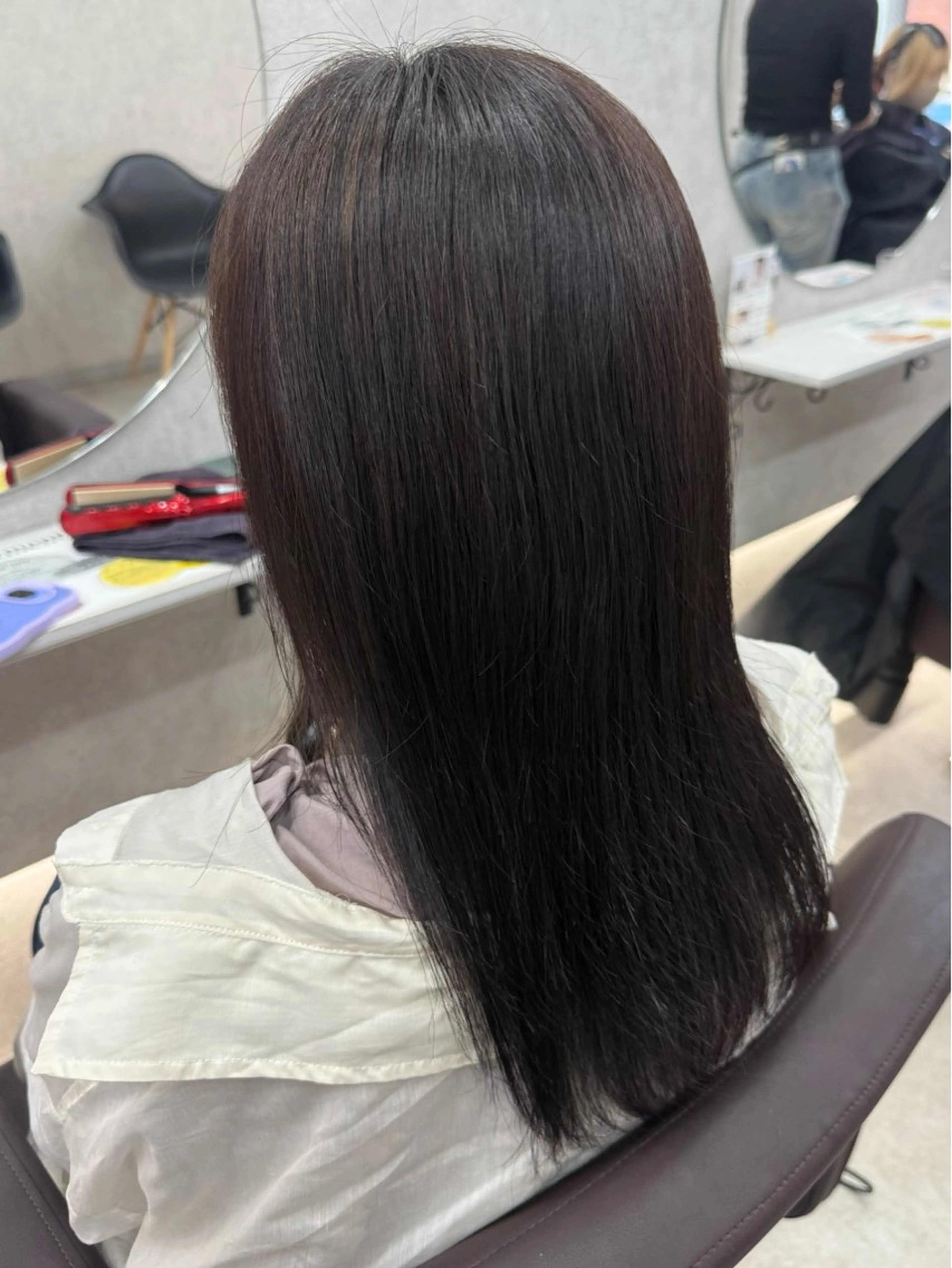 ロング カラー 関 愛菜のヘアスタイル