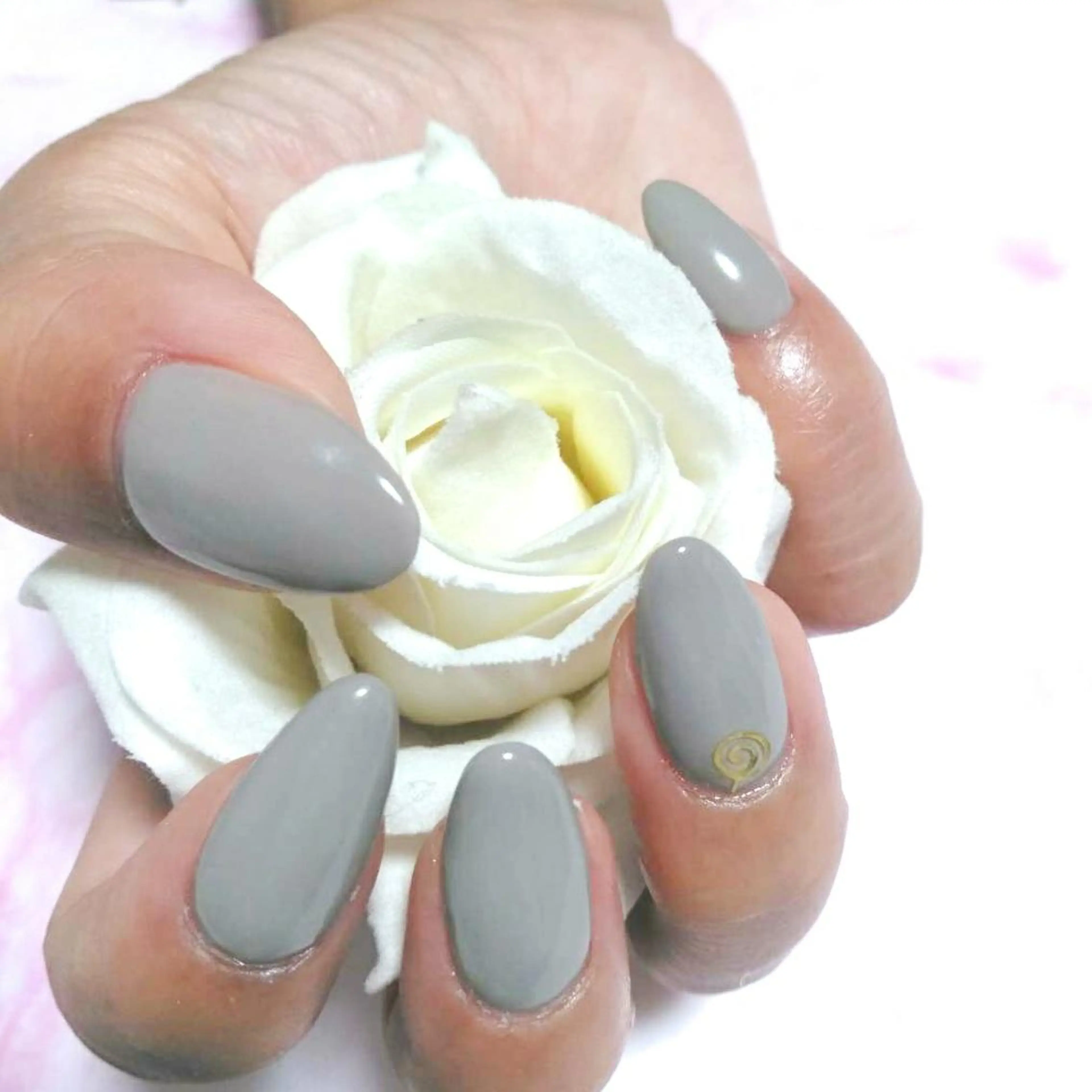 ネイル エステとネイル ローズコンフォートのネイルデザイン