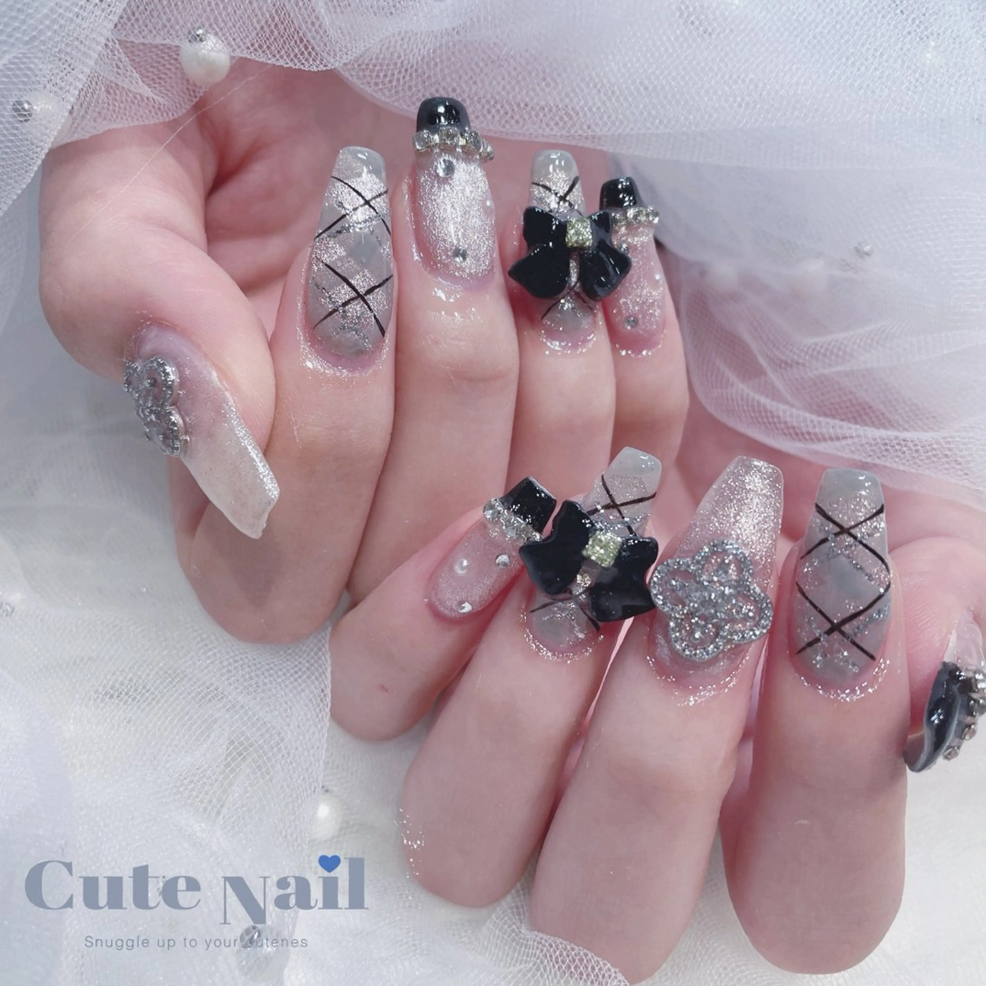 ネイル GO TODAY SHAiRE SALON原宿 Liber所属・️🫧もこ 艶感ネイル🫧のネイルデザイン