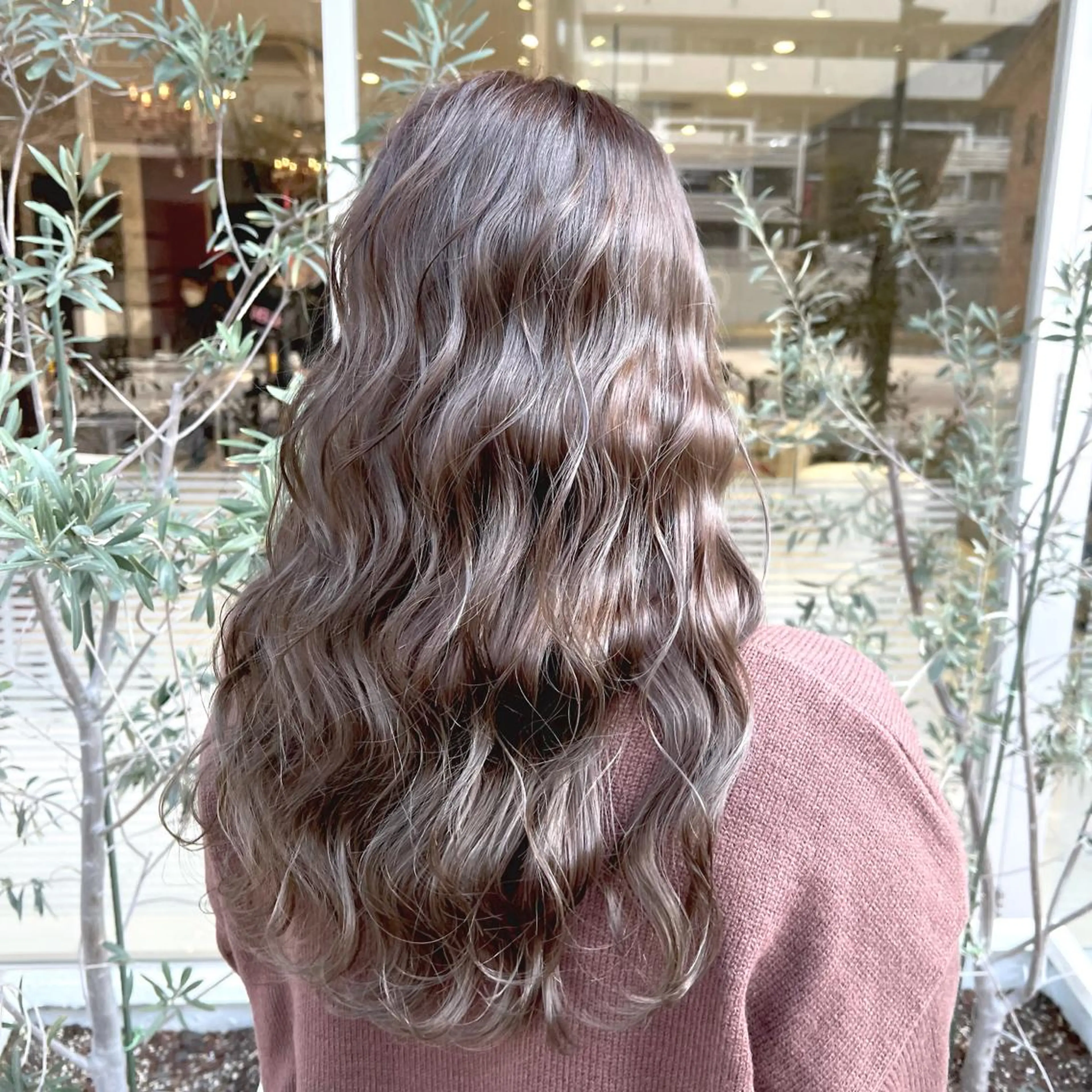 セミロング カラー カット ヘアカラー トリートメント 美髪矯正/髪質改善 /透明感ある艶カラーのヘアスタイル