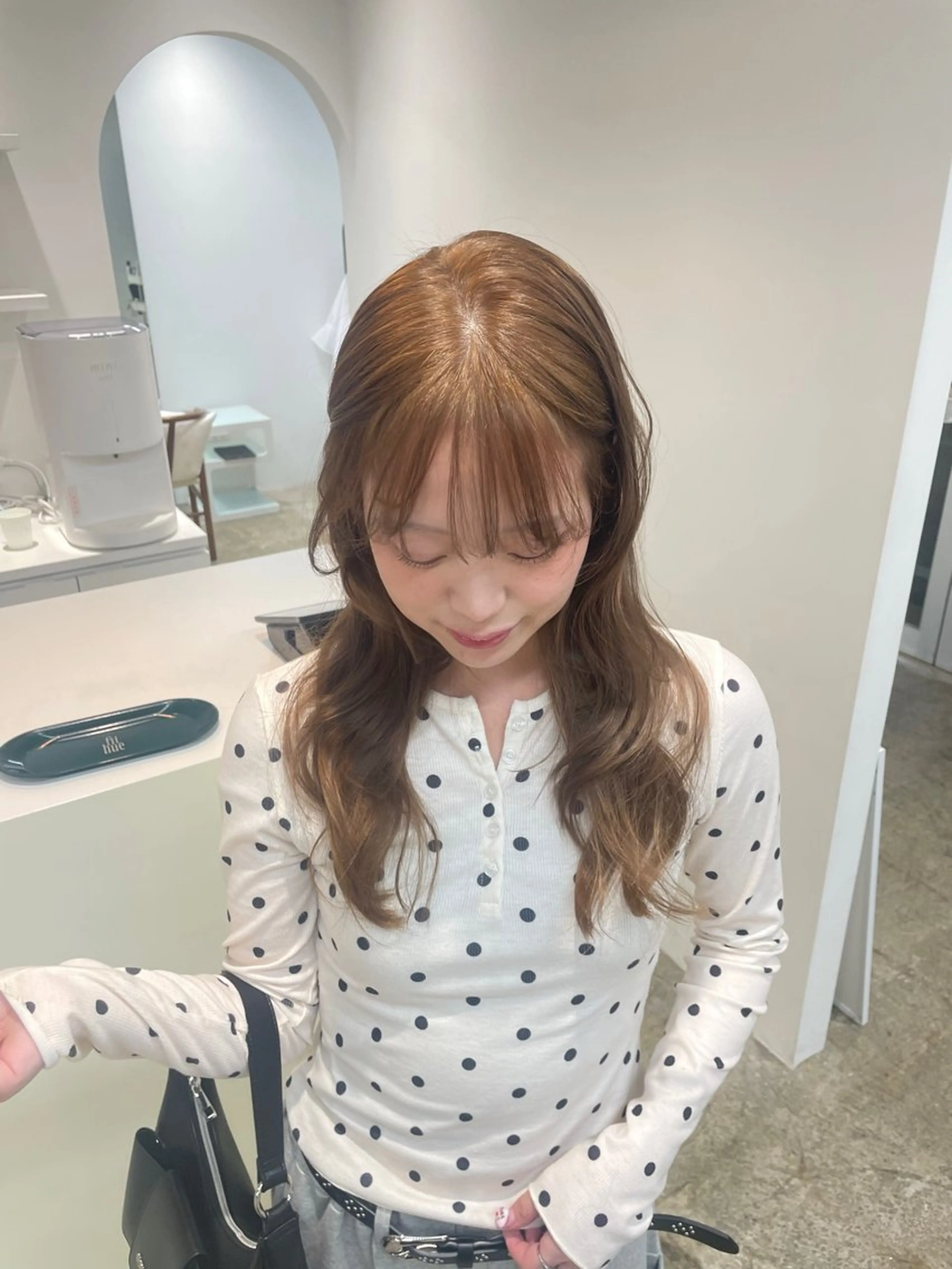 ロング カラー ベージュカラー 透明感カラー オリーブベージュ カット ヘアカラー トリートメント H I ＮＡのヘアスタイル