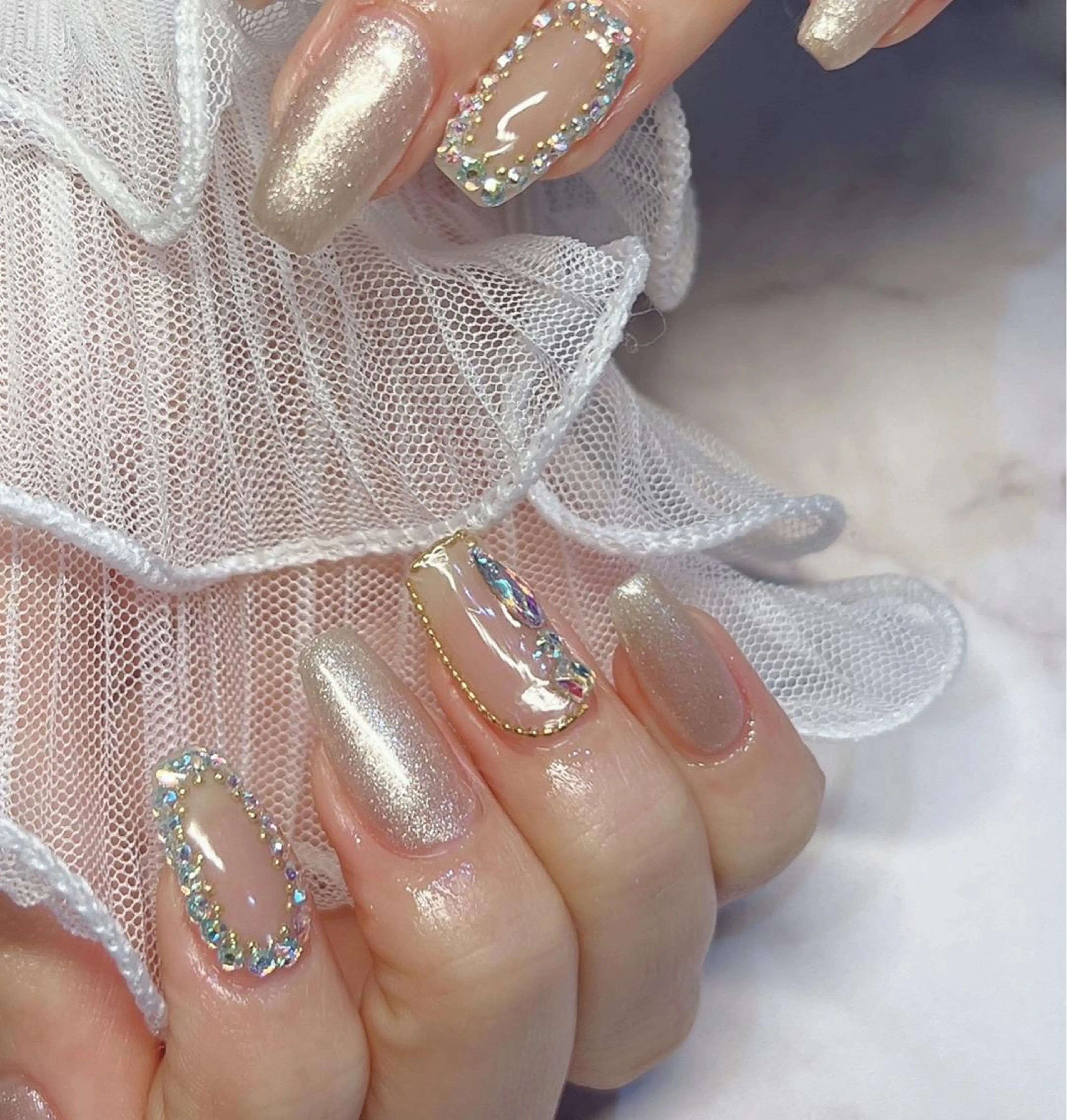 ネイル フレンチネイル ジェルネイル 韓国ネイル 持ち込み パラジェル ちゅるんネイル🪄 耳ツボジュエリー🔗のネイルデザイン