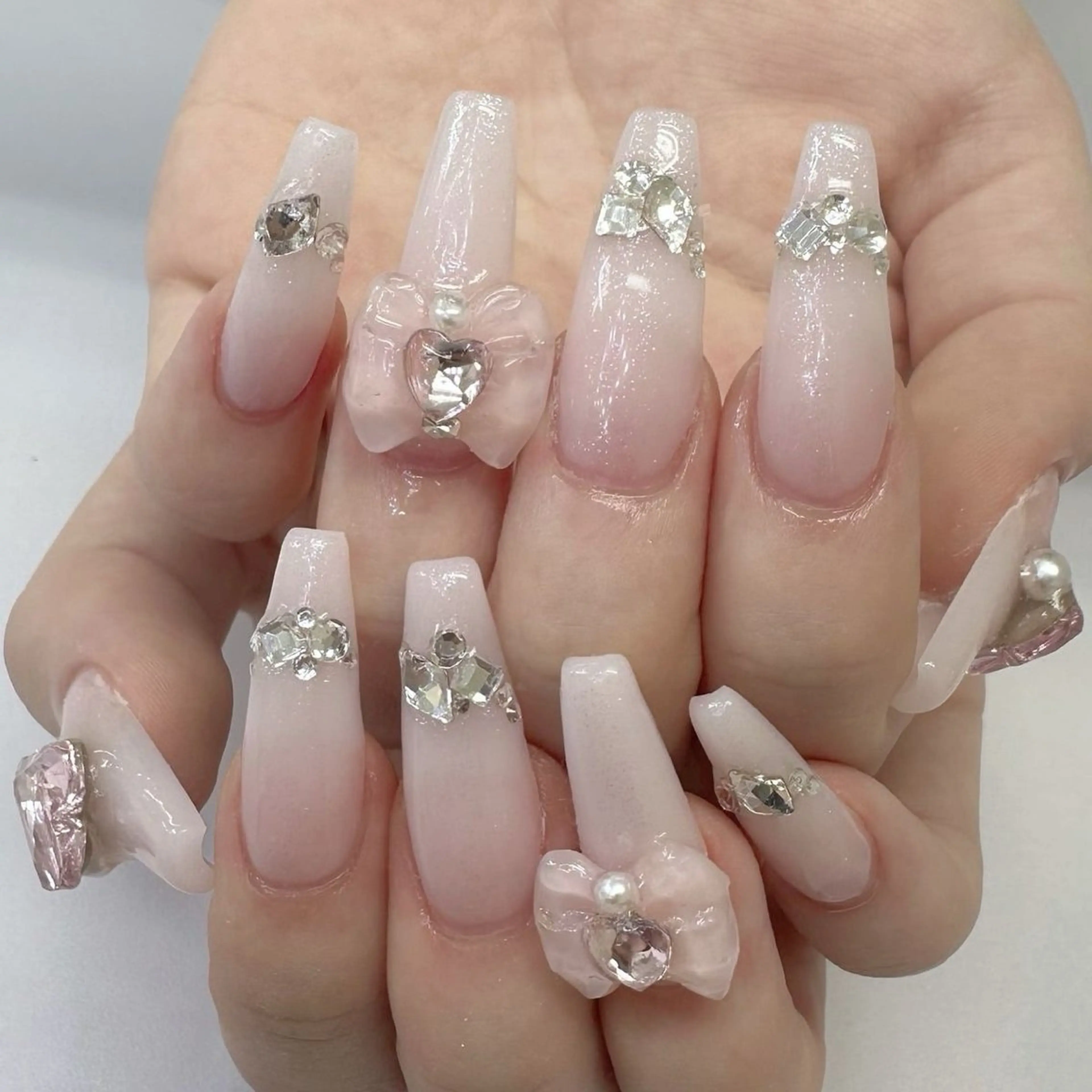 ネイル マグネットネイル ピンク ネイルチップ 冬ネイル Lee Nailsのネイルデザイン