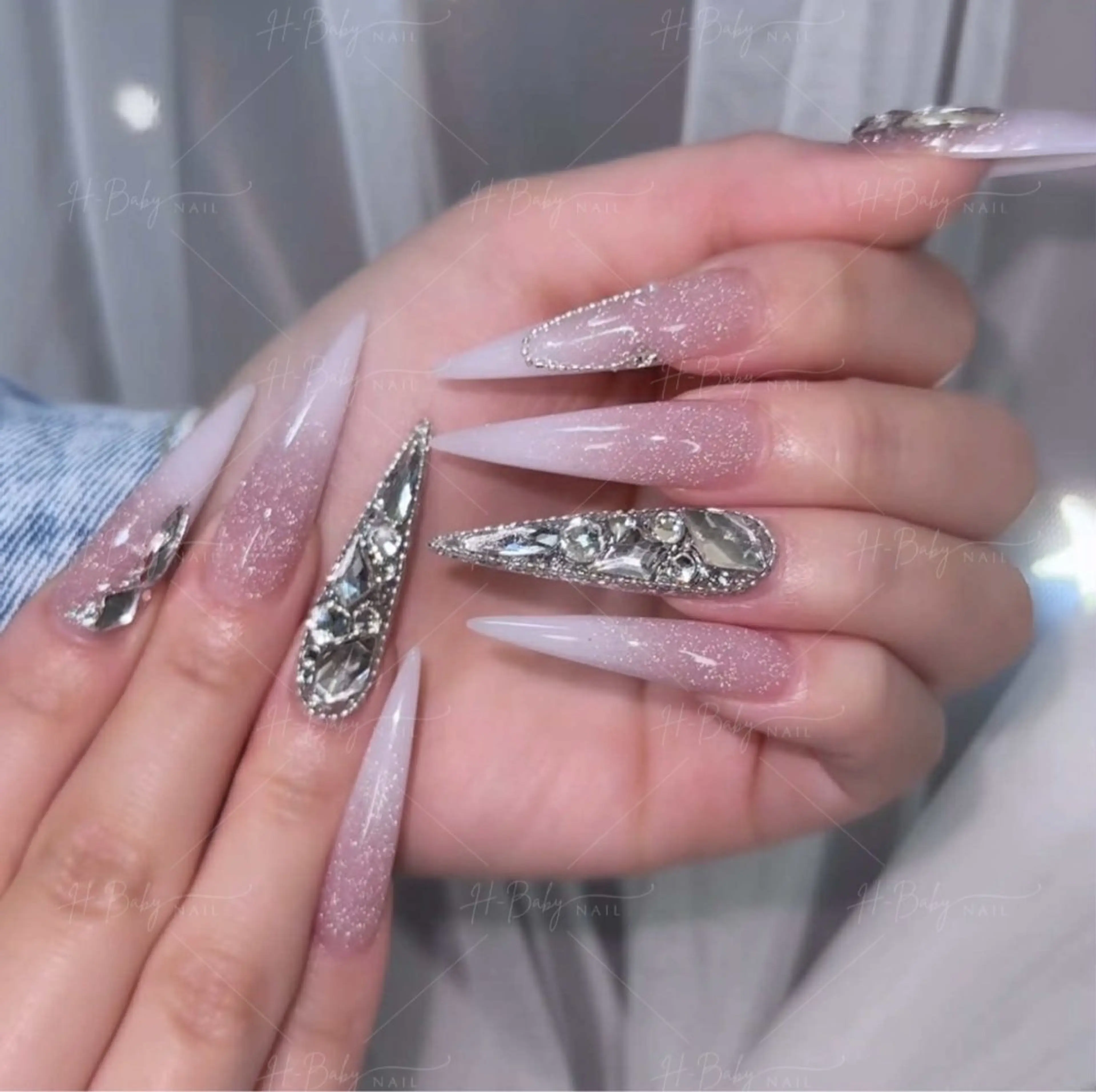 ネイル フレンチネイル ジェルネイル ガラスフレンチ ハロウィン ハート H.baby Nail Salonのネイルデザイン