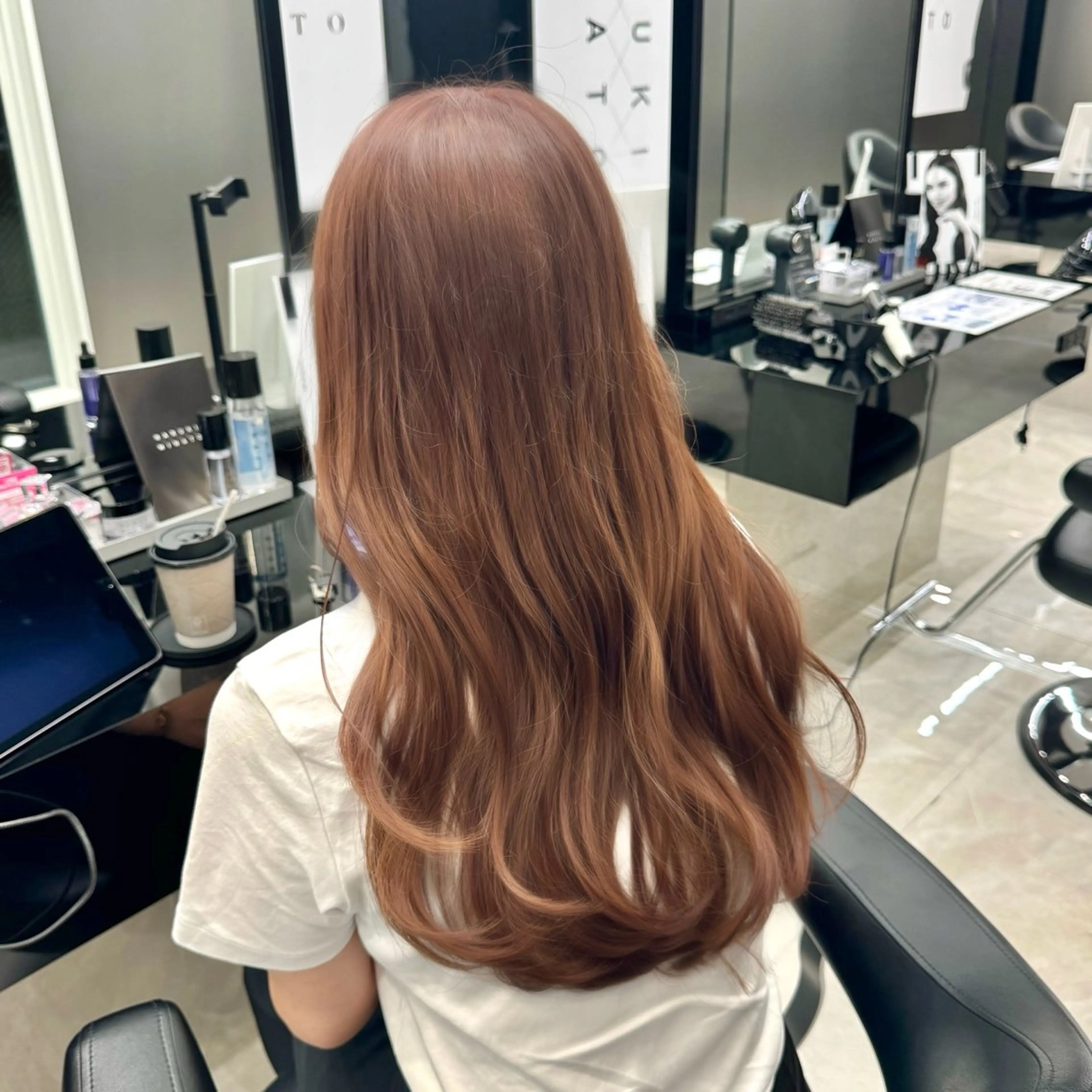ロング カラー ベージュカラー 透明感カラー ピンクカラー ピンクベージュ 新宿/顔周りカット/ レイヤー/がっきーのヘアスタイル