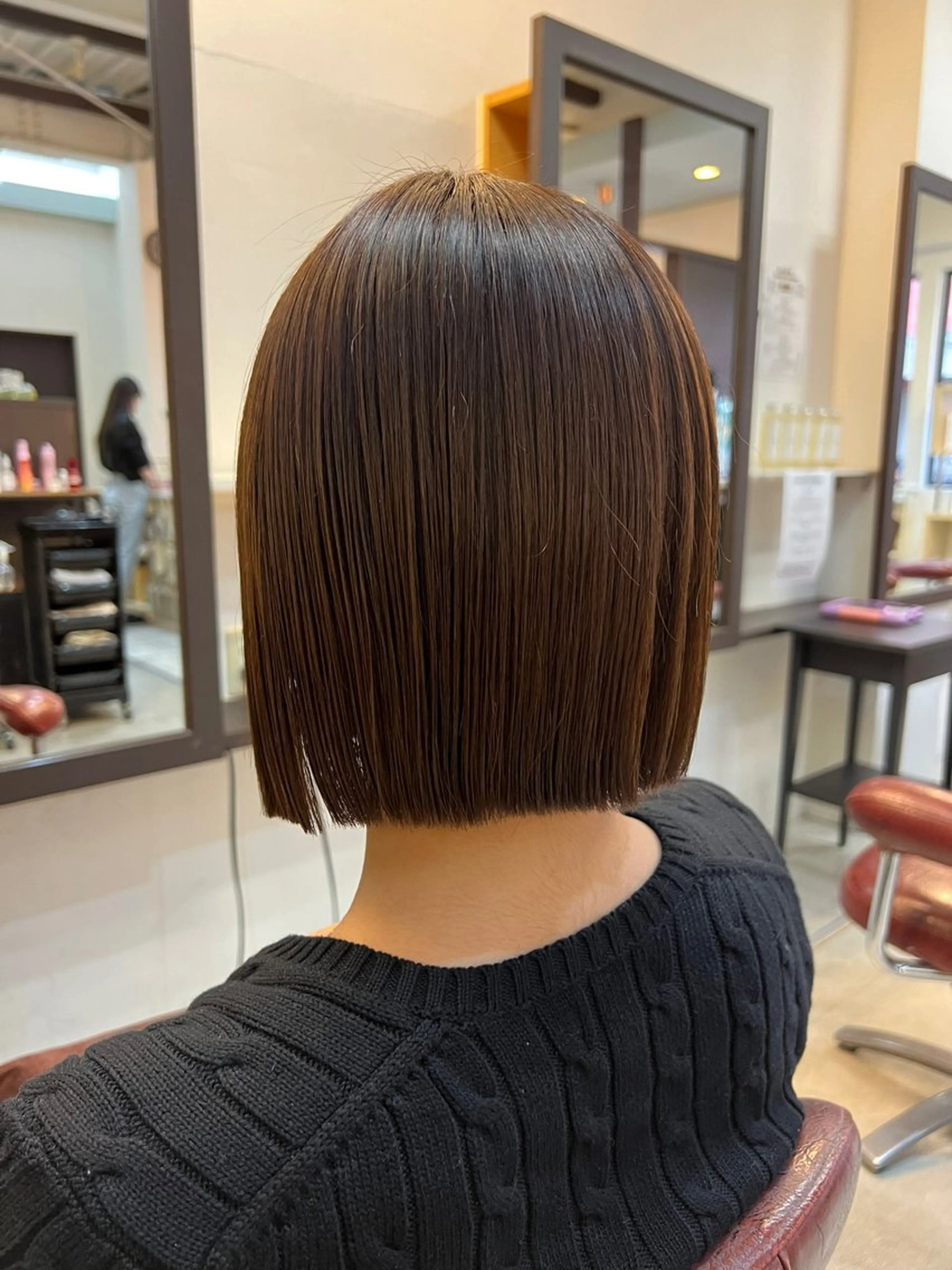 ミディアム ボブ カット ヘアカラー トリートメント 松山 優里のヘアスタイル