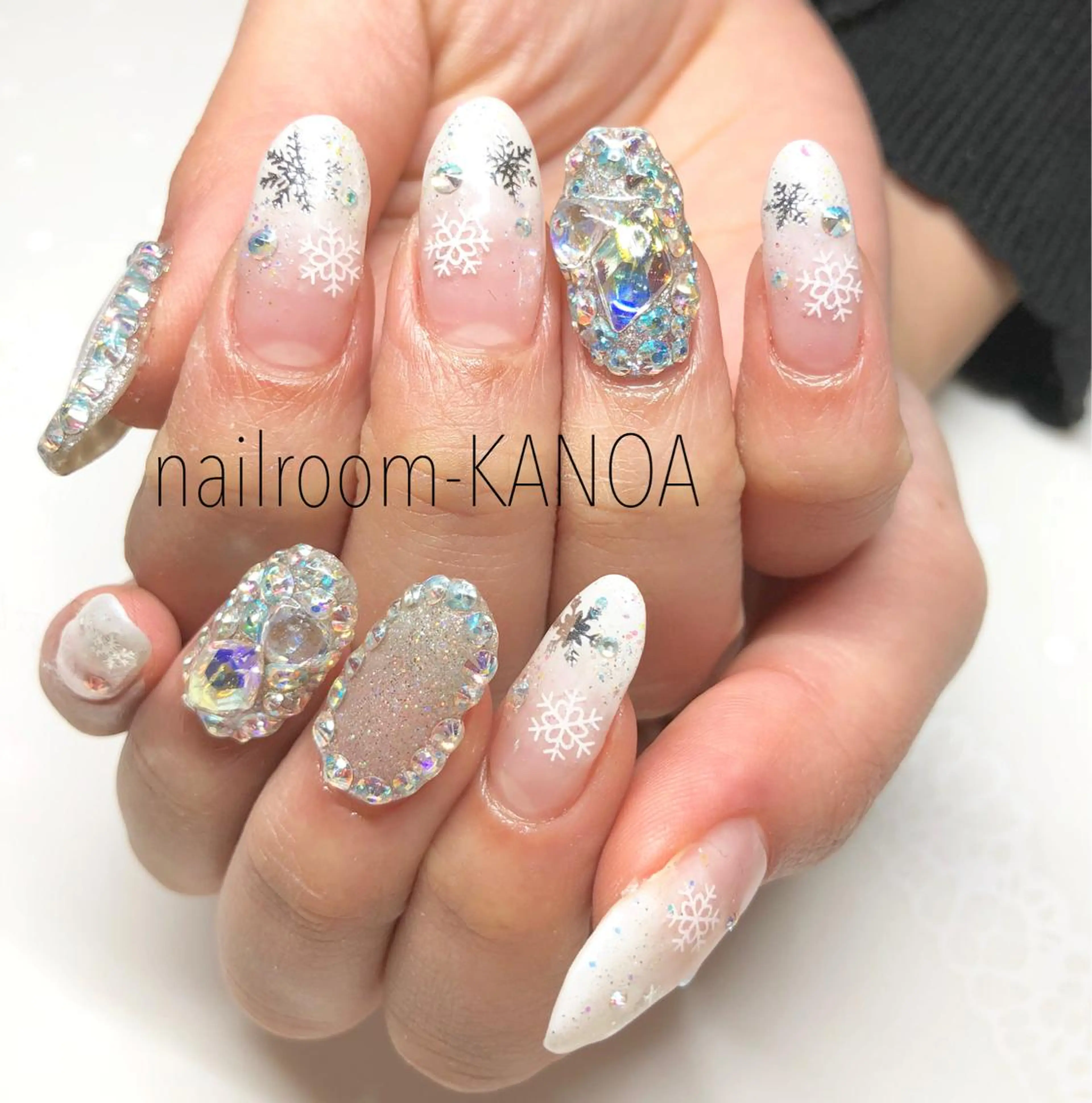 ロング ネイル キラキラネイル ハンドネイル nailroom- KANOAのネイルデザイン