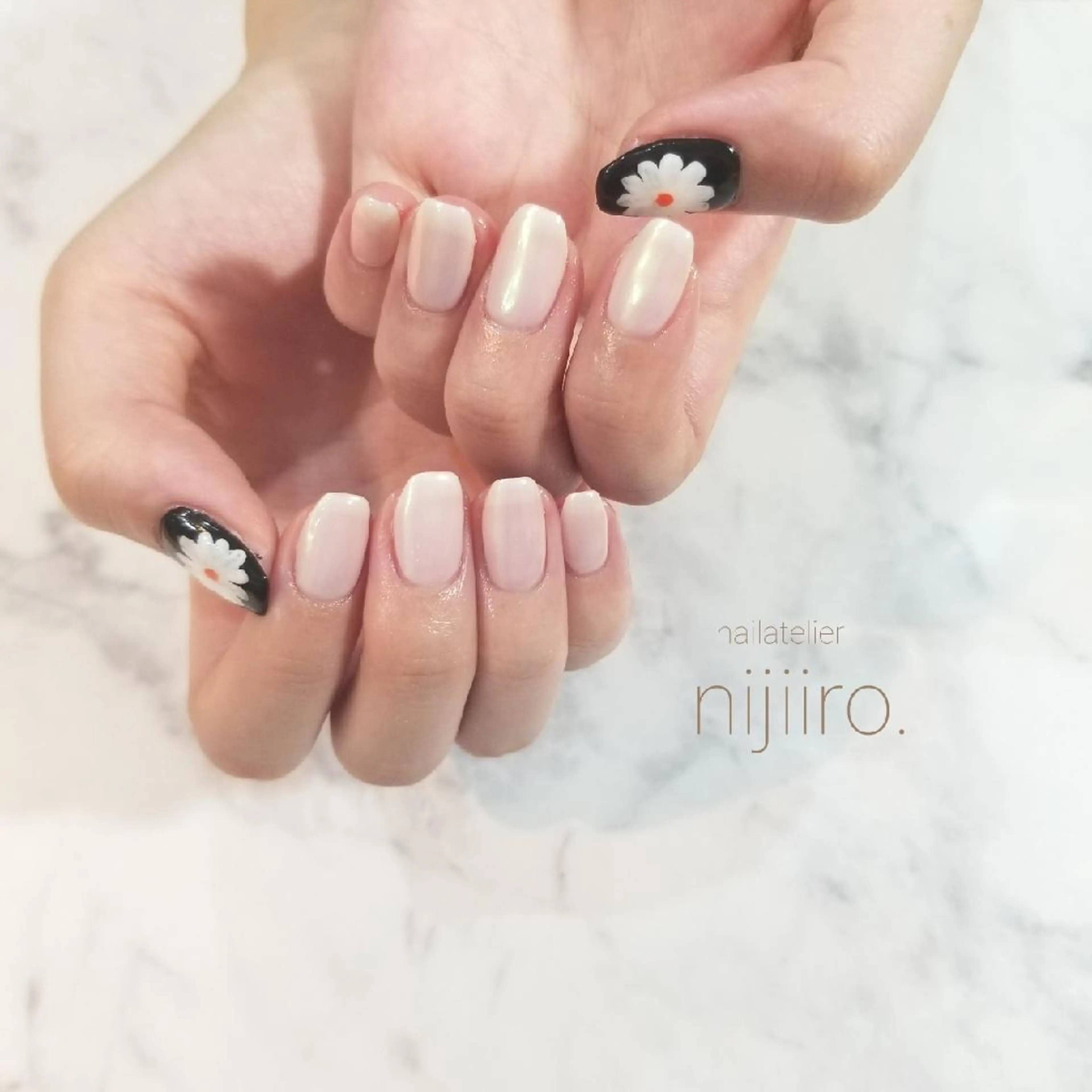 ネイル オーロラネイル ワンカラーネイル ハンドネイル nijiiro🌈 サトウのネイルデザイン