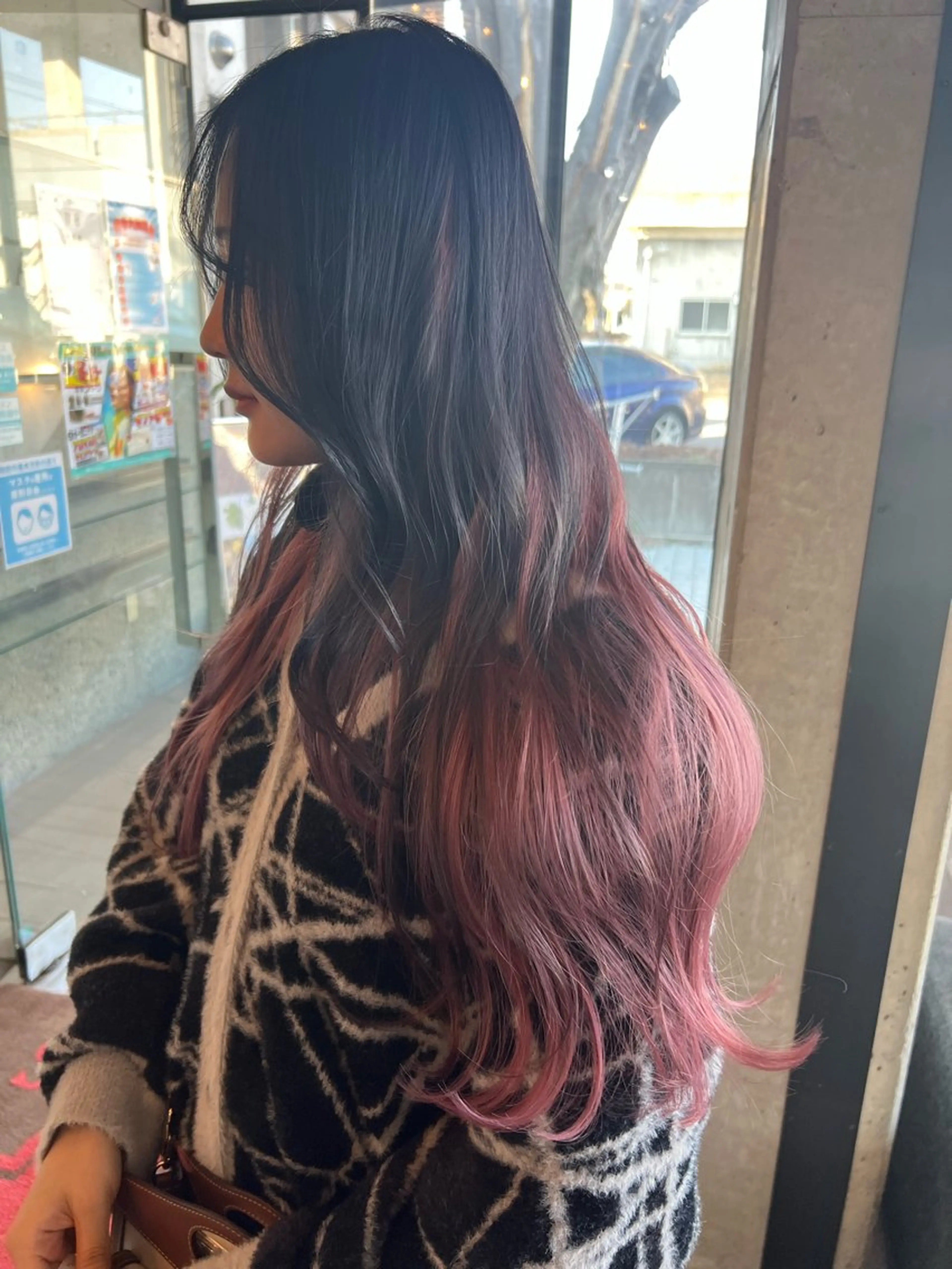 ロング カラー デザインカラー インナーカラー ピンクカラー 只野 真衣のヘアスタイル