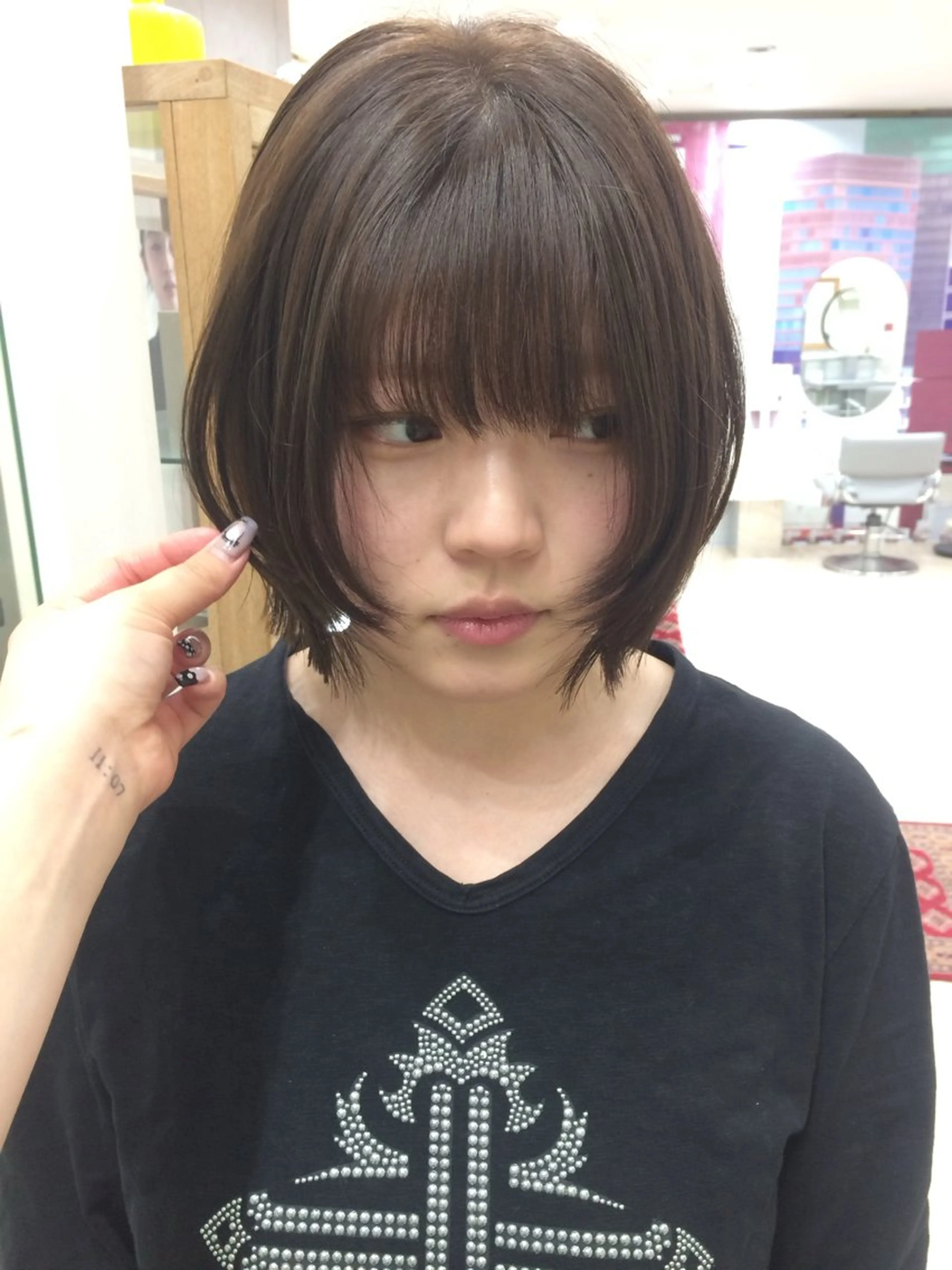 ショート カラー ベージュカラー オリーブベージュ ボブ レイヤーカット ショートヘア カット ヘアカラー 杏華 ショートのヘアスタイル