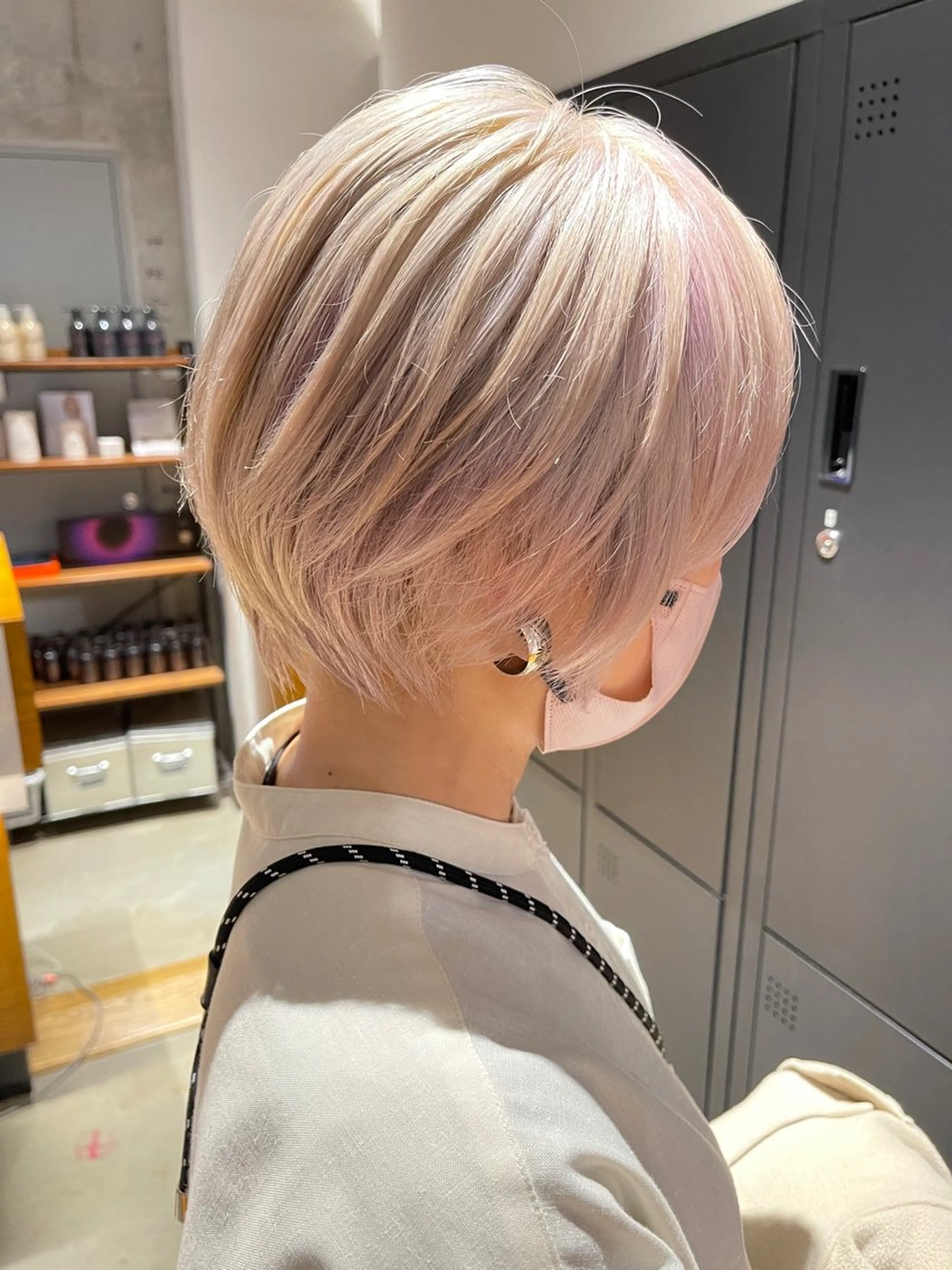 ショート カラー ブリーチ カット ヘアカラー トリートメント ショートヘア💫 ハイトーン西田拓馬のヘアスタイル