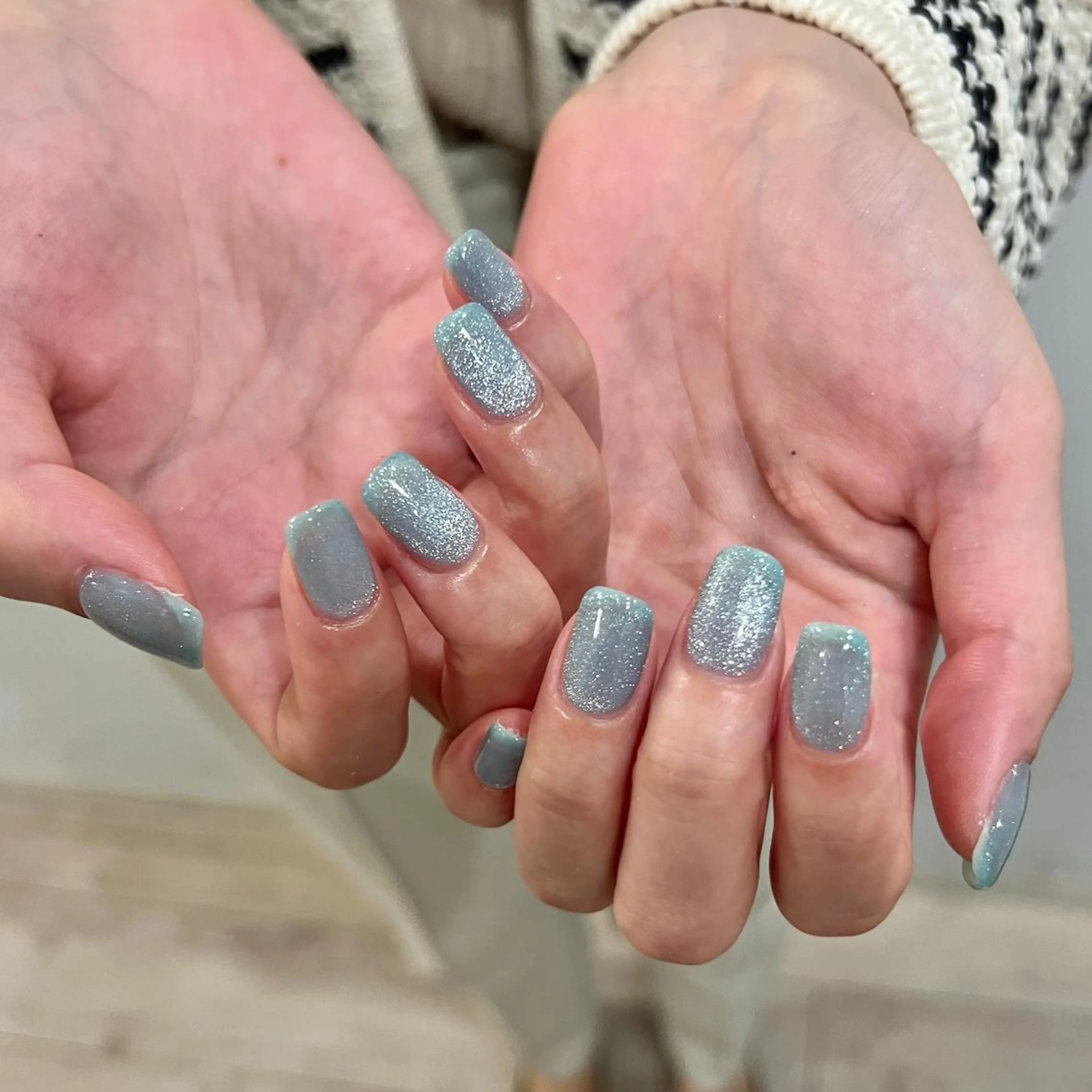 ネイル アートネイル ブルー フラッシュネイル キラキラネイル マグネットネイル ハンドネイル REHTOF |朝7時Open☀️のネイルデザイン